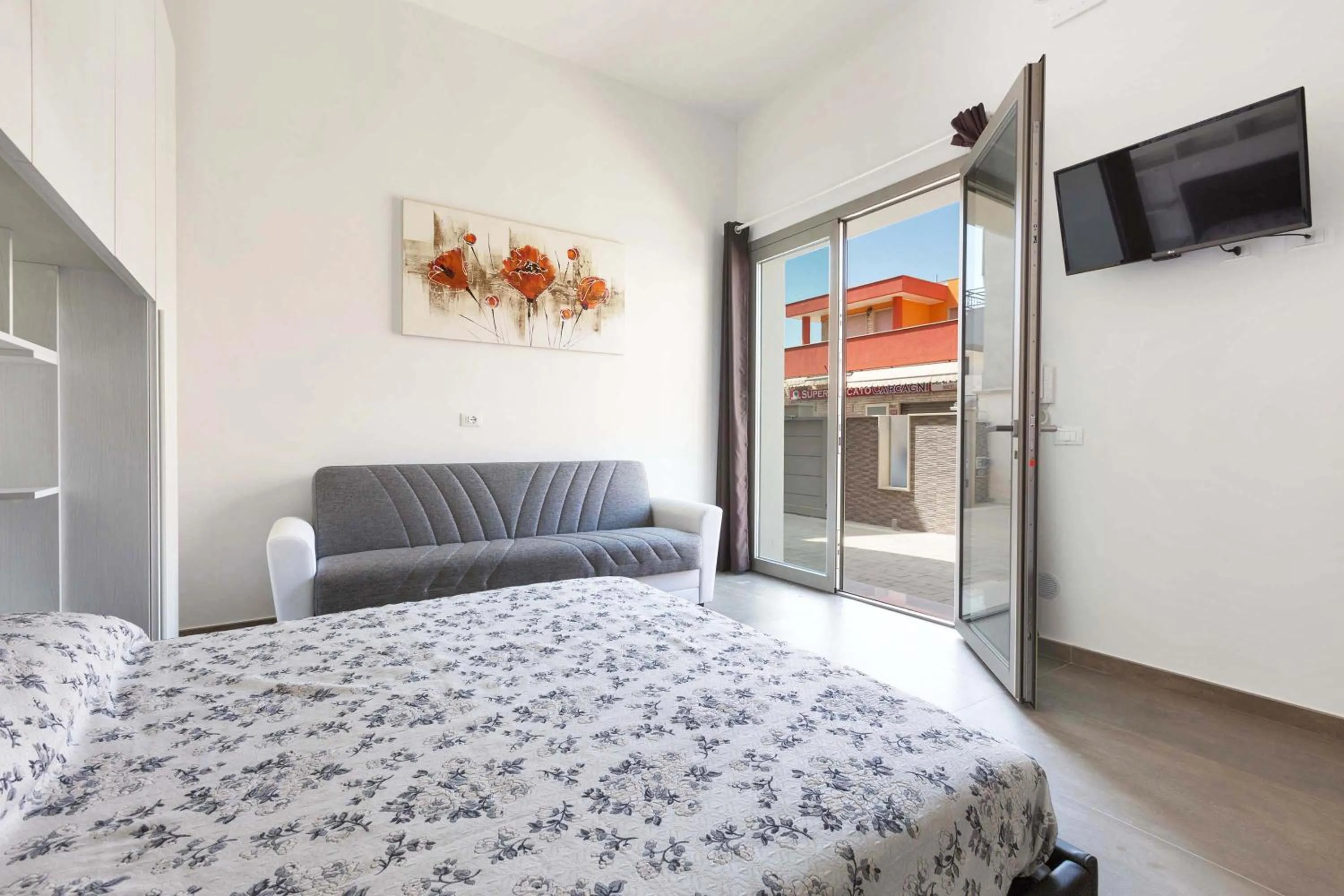 Living room, Bed in Villino Blu Suite by BarbarHouse