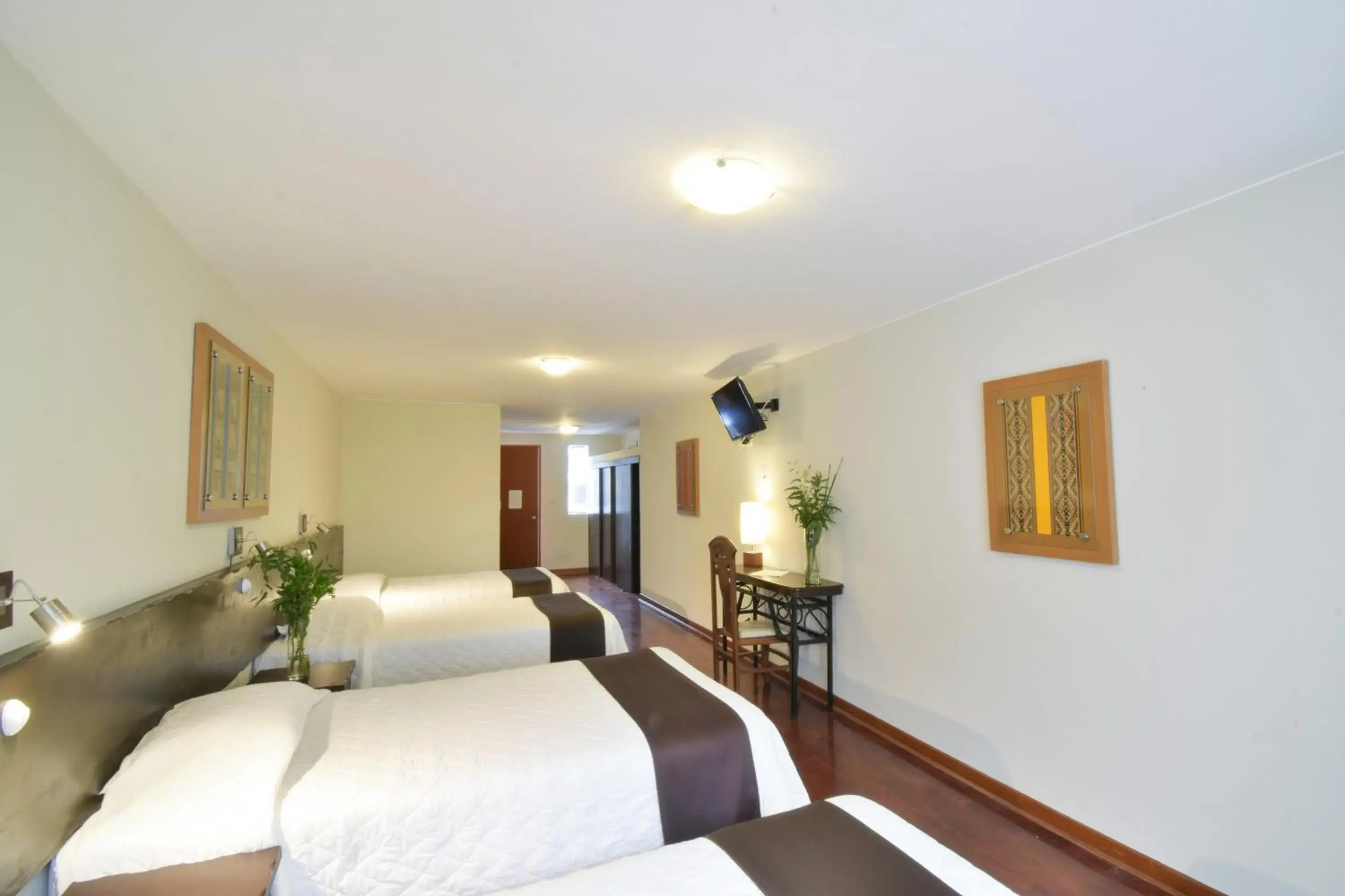 Quadruple Room in Hotel Señorial Quadruple Room in Hotel Señorial