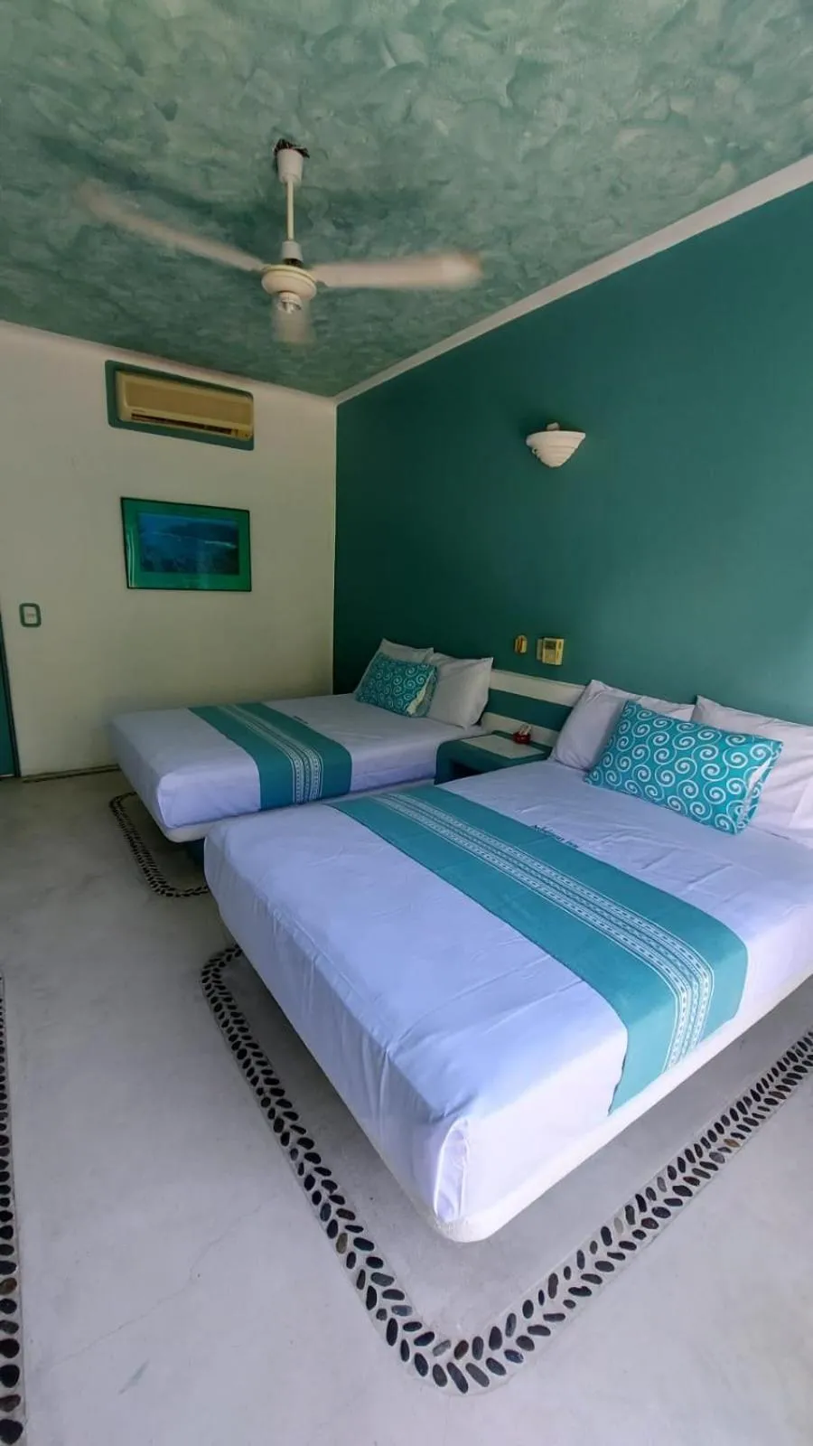 Photo of the whole room, Bed in Delphinus Inn