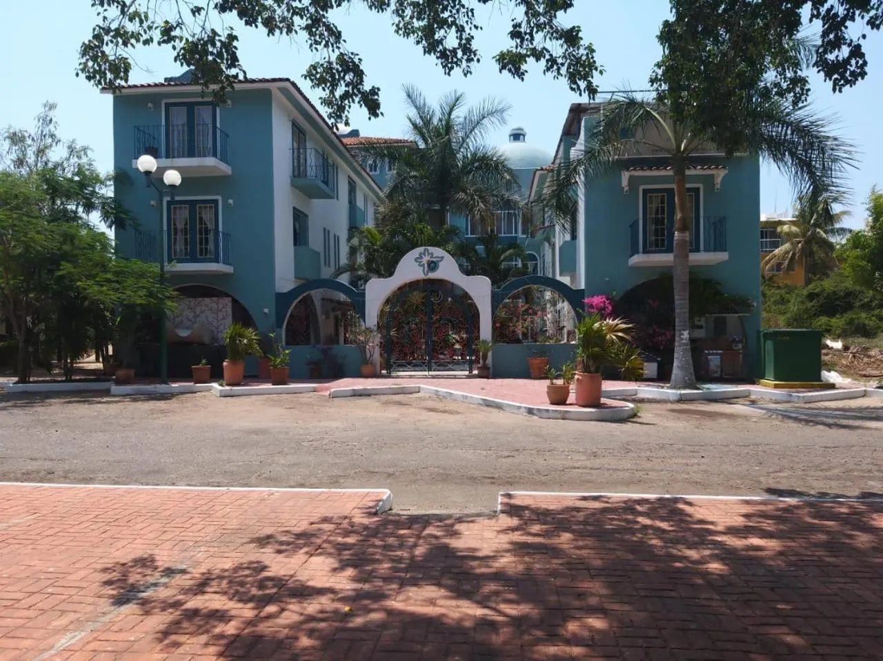 Property building in Delphinus Inn