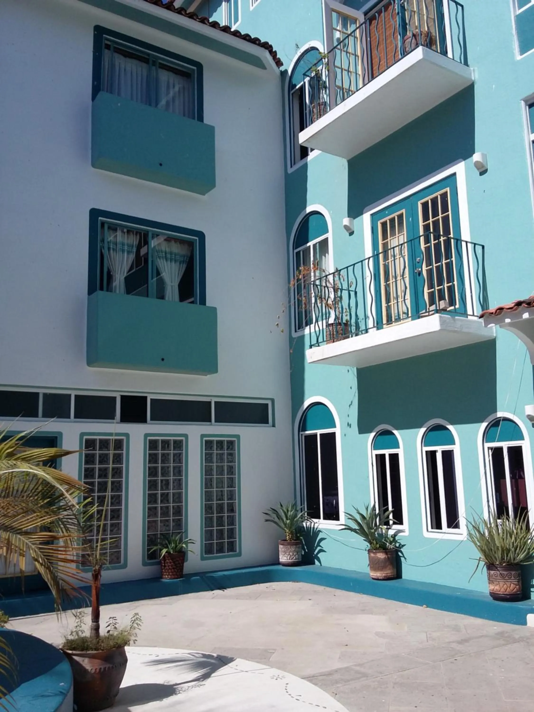 Patio in Delphinus Inn