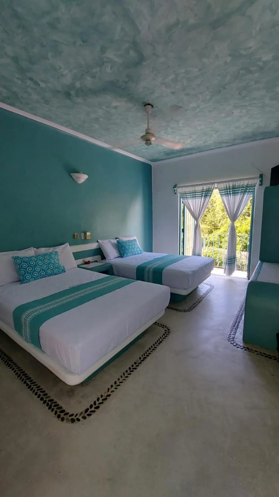 Photo of the whole room, Bed in Delphinus Inn