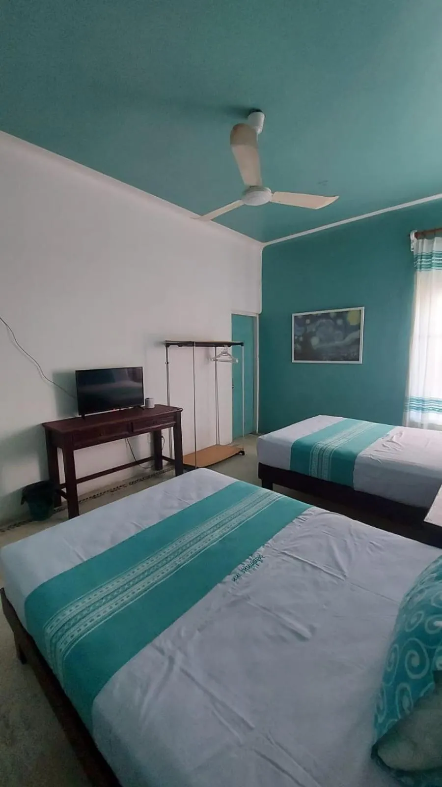 Photo of the whole room, Bed in Delphinus Inn