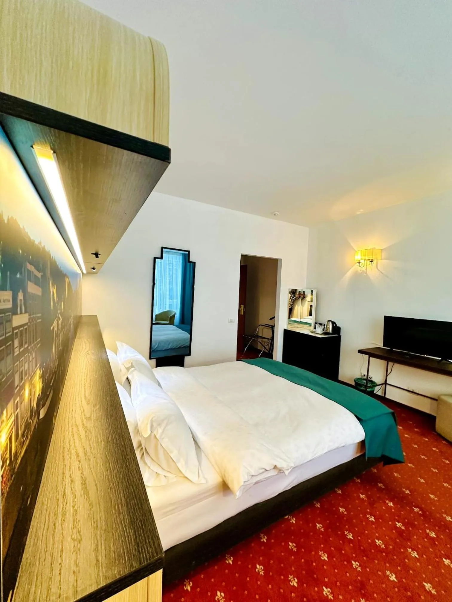 View (from property/room), Bed in Andy Grand Hotel