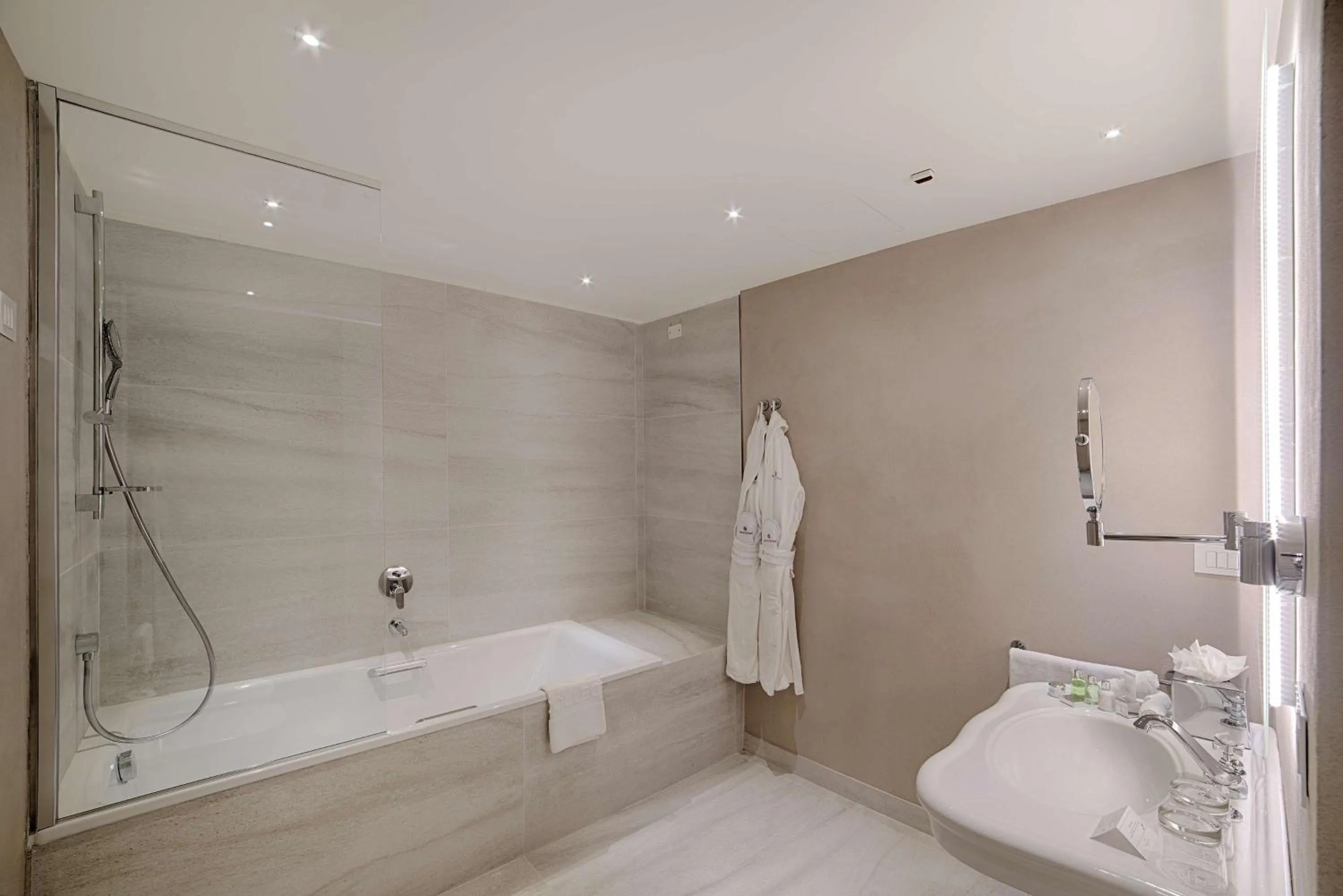 Bathroom in NH Collection Palazzo Verona