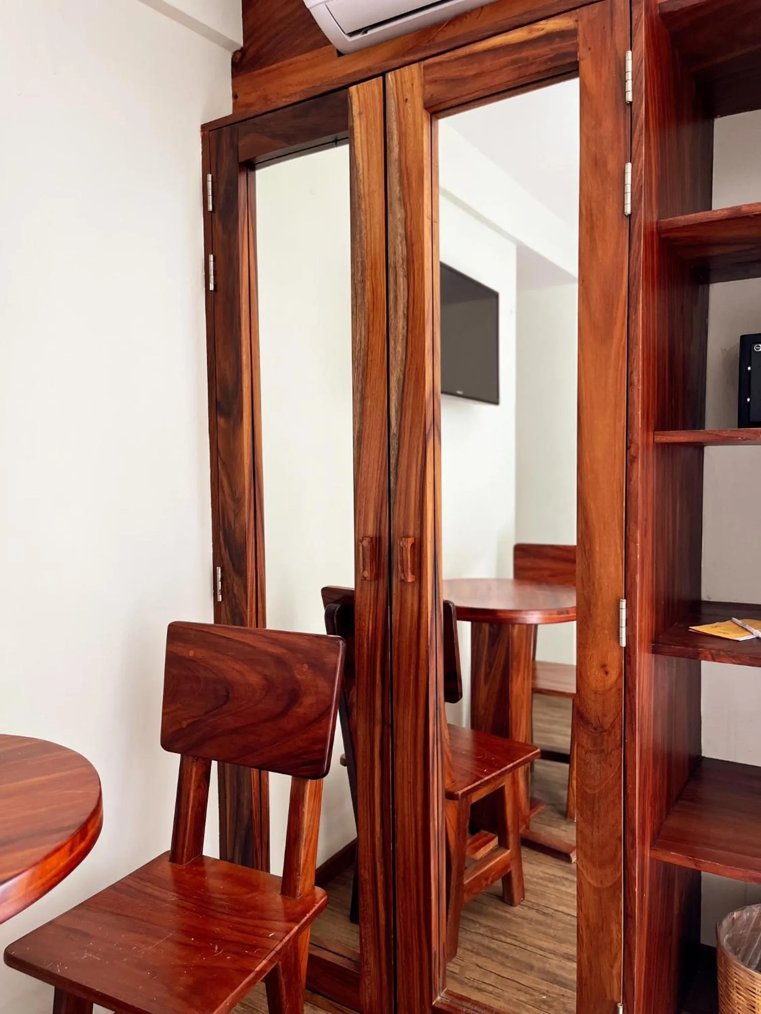 wardrobe in Hotel Suites Villasol