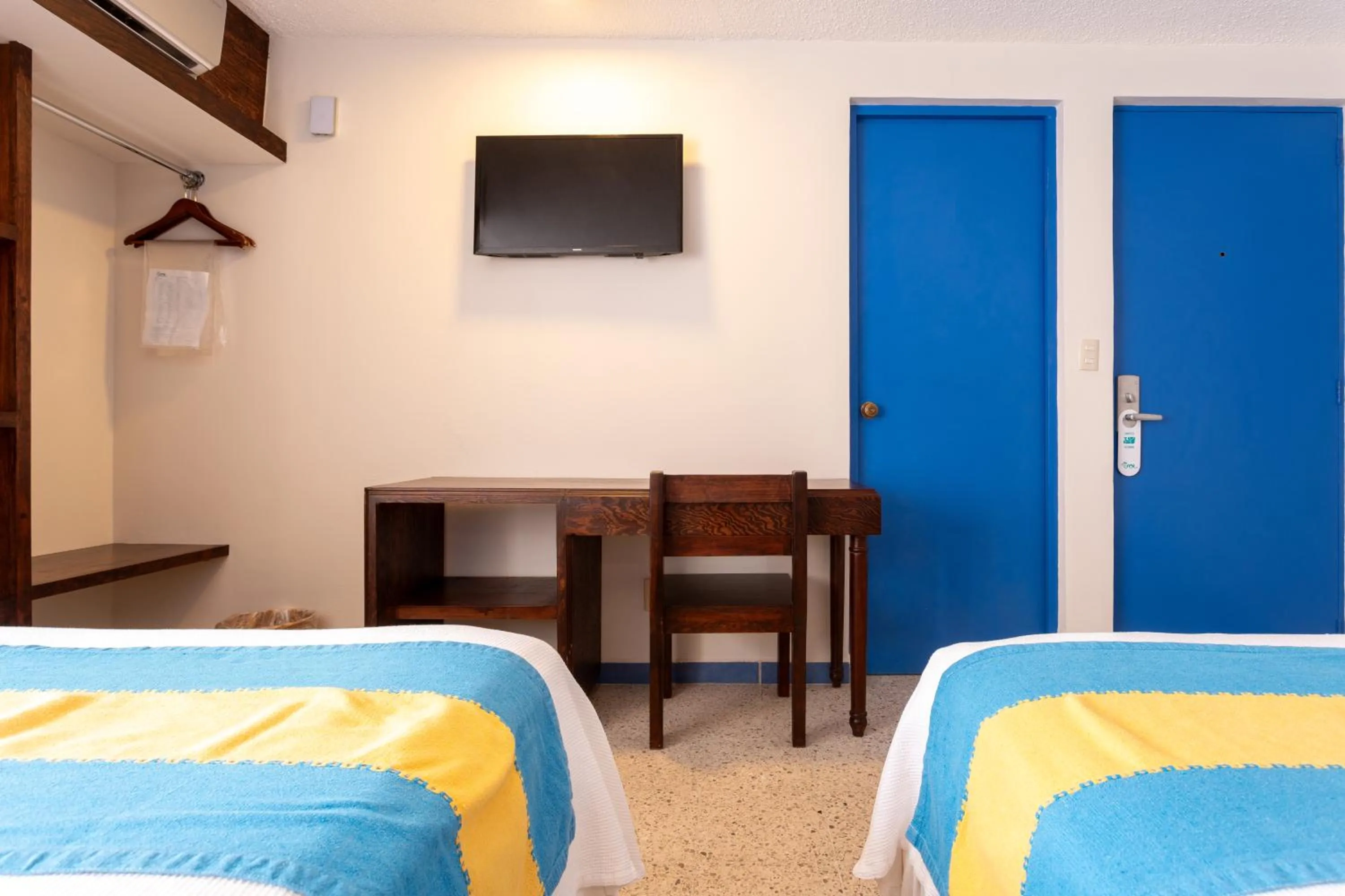 TV and multimedia, Bed in Hotel Suites Villasol