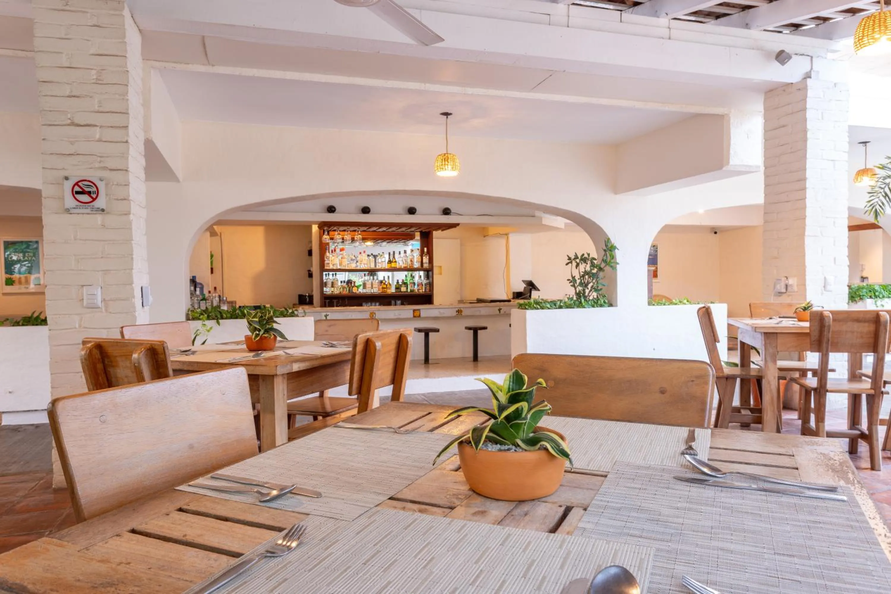 Restaurant/places to eat in Hotel Suites Villasol