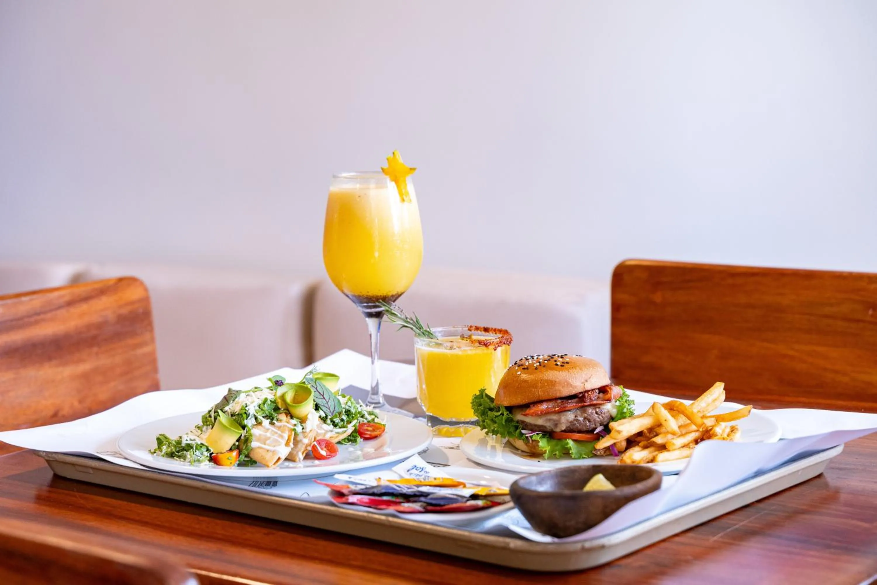 room service in Hotel Suites Villasol