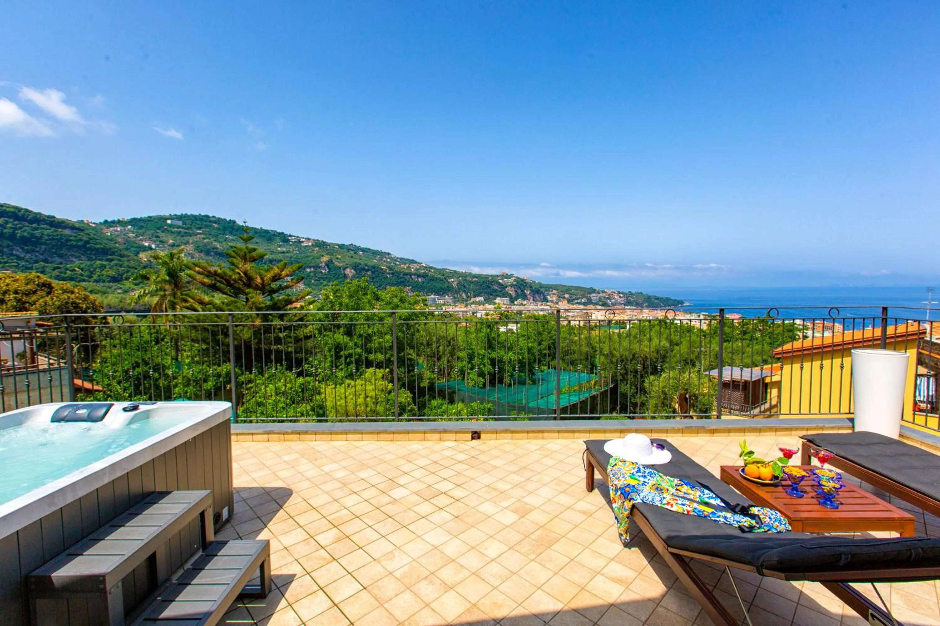Hot Tub in Eterea Charming Suites