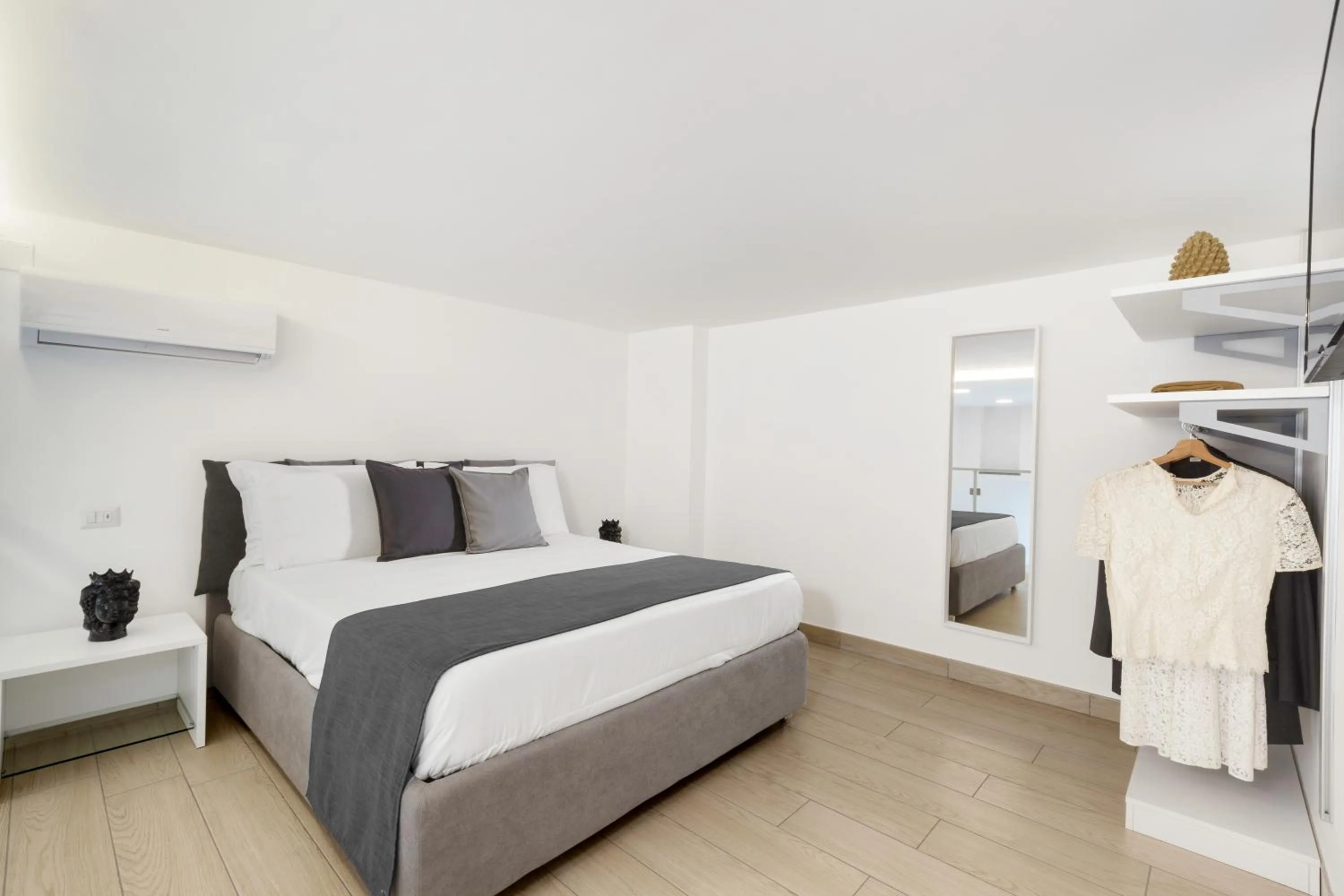 Bed in Eterea Charming Suites