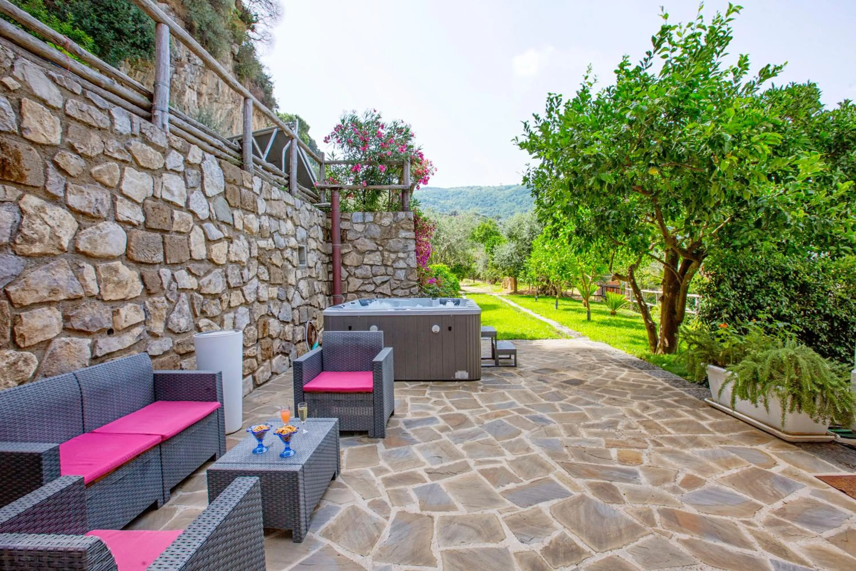 Hot Tub in Eterea Charming Suites