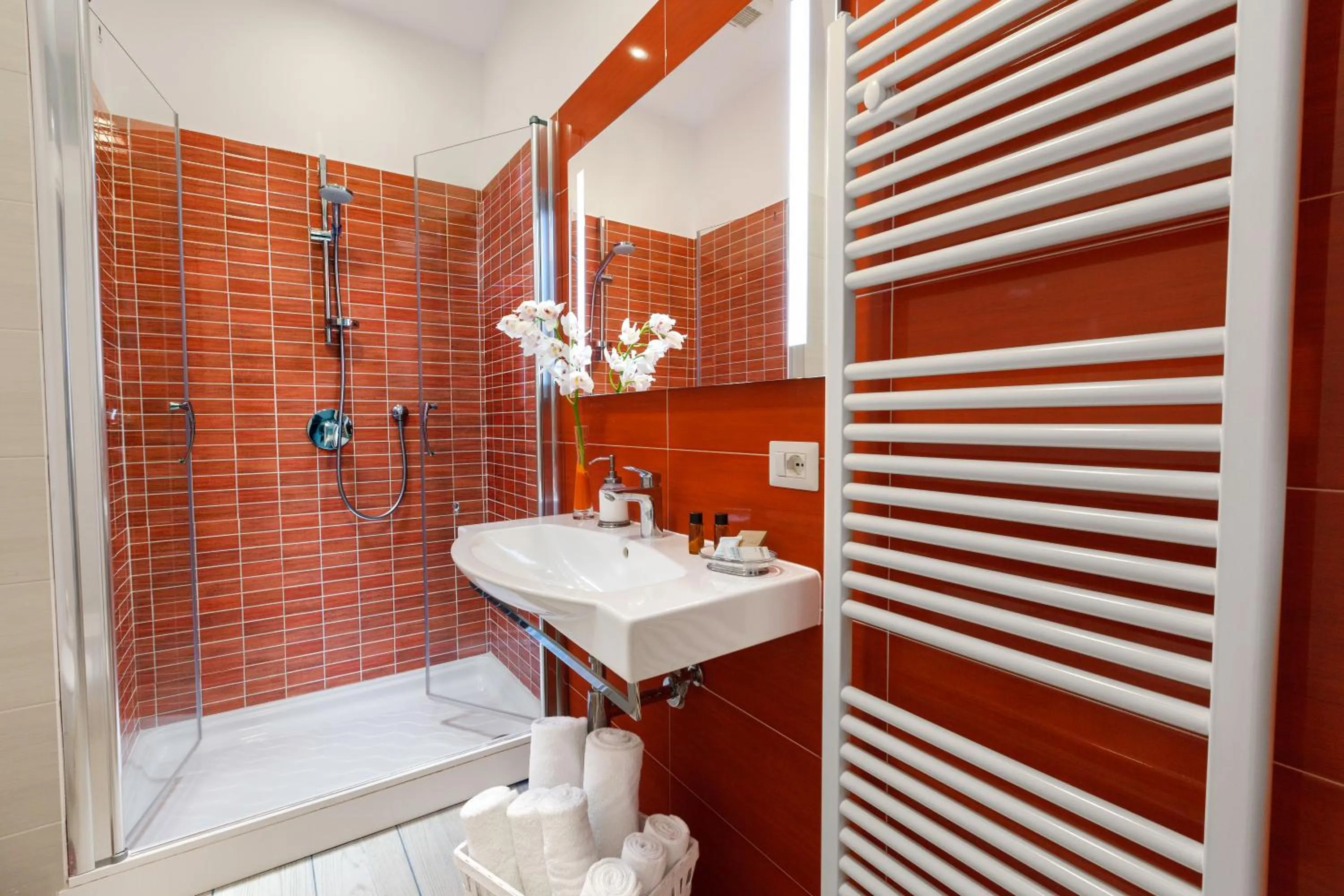 Shower in Eterea Charming Suites