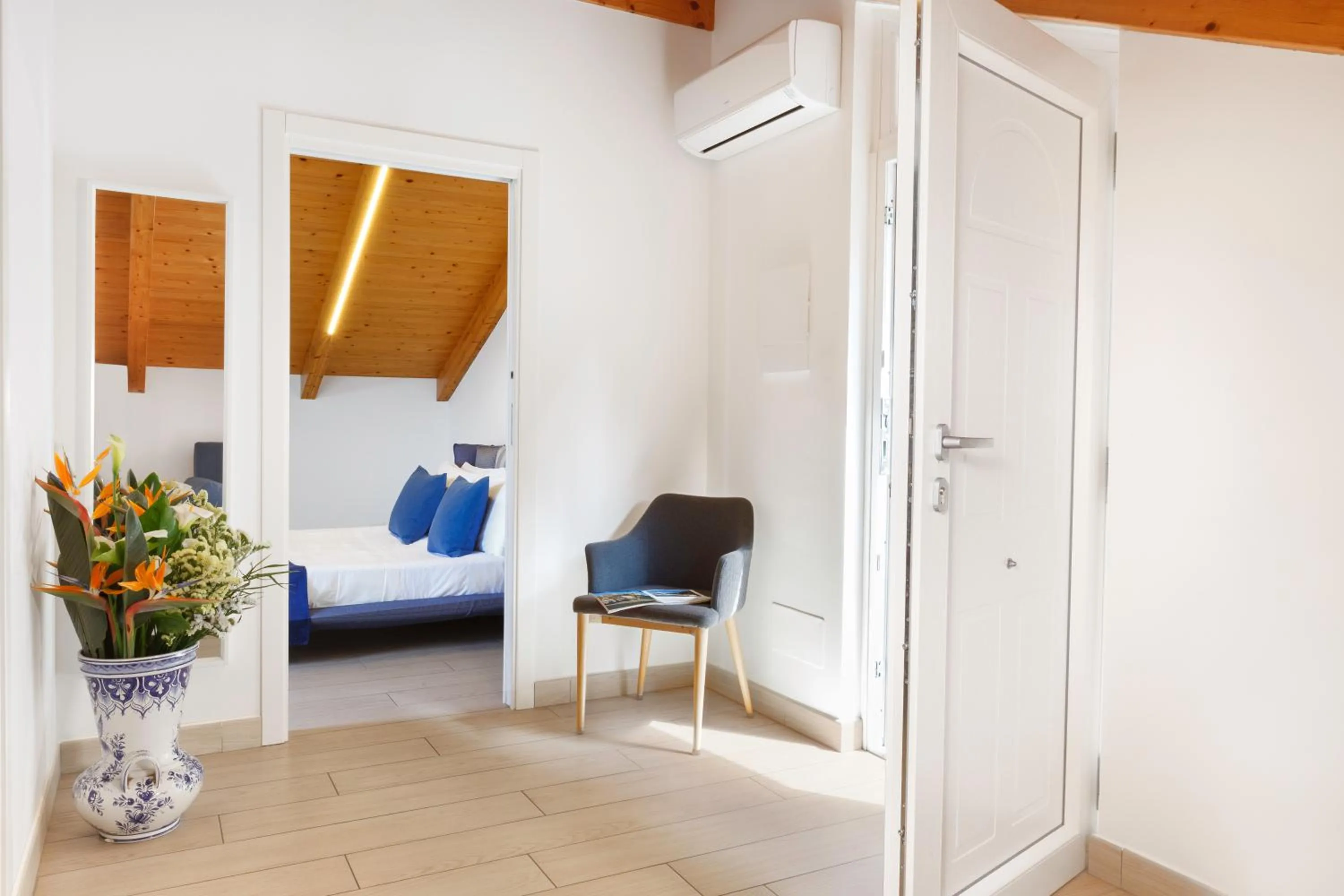 Living room, Bed in Eterea Charming Suites