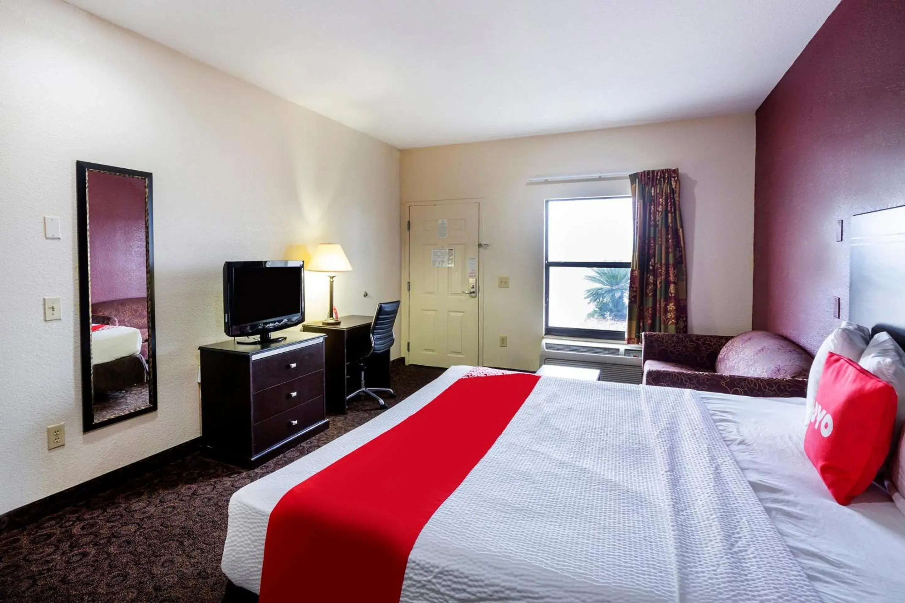 Bedroom, Bed in OYO Hotel LSU Bedroom, Bed in OYO Hotel LSU