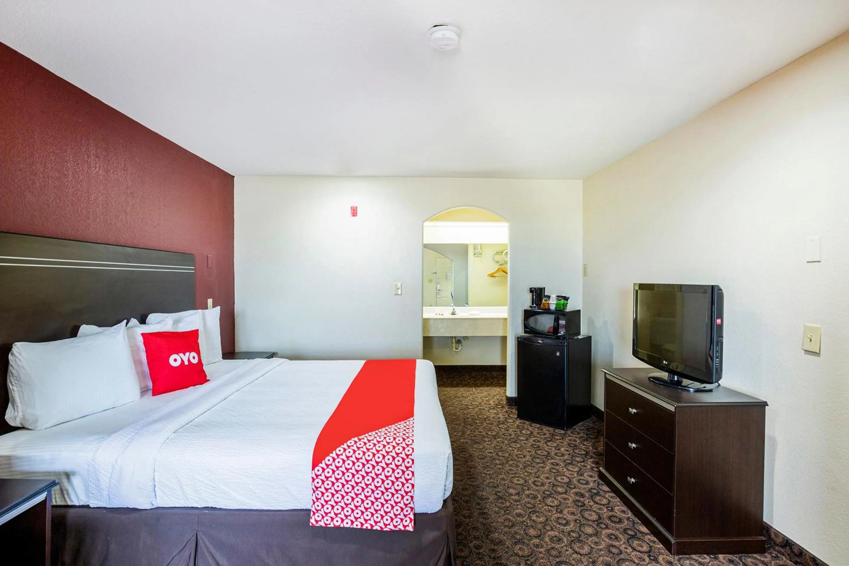 Bedroom, Bed in OYO Hotel LSU