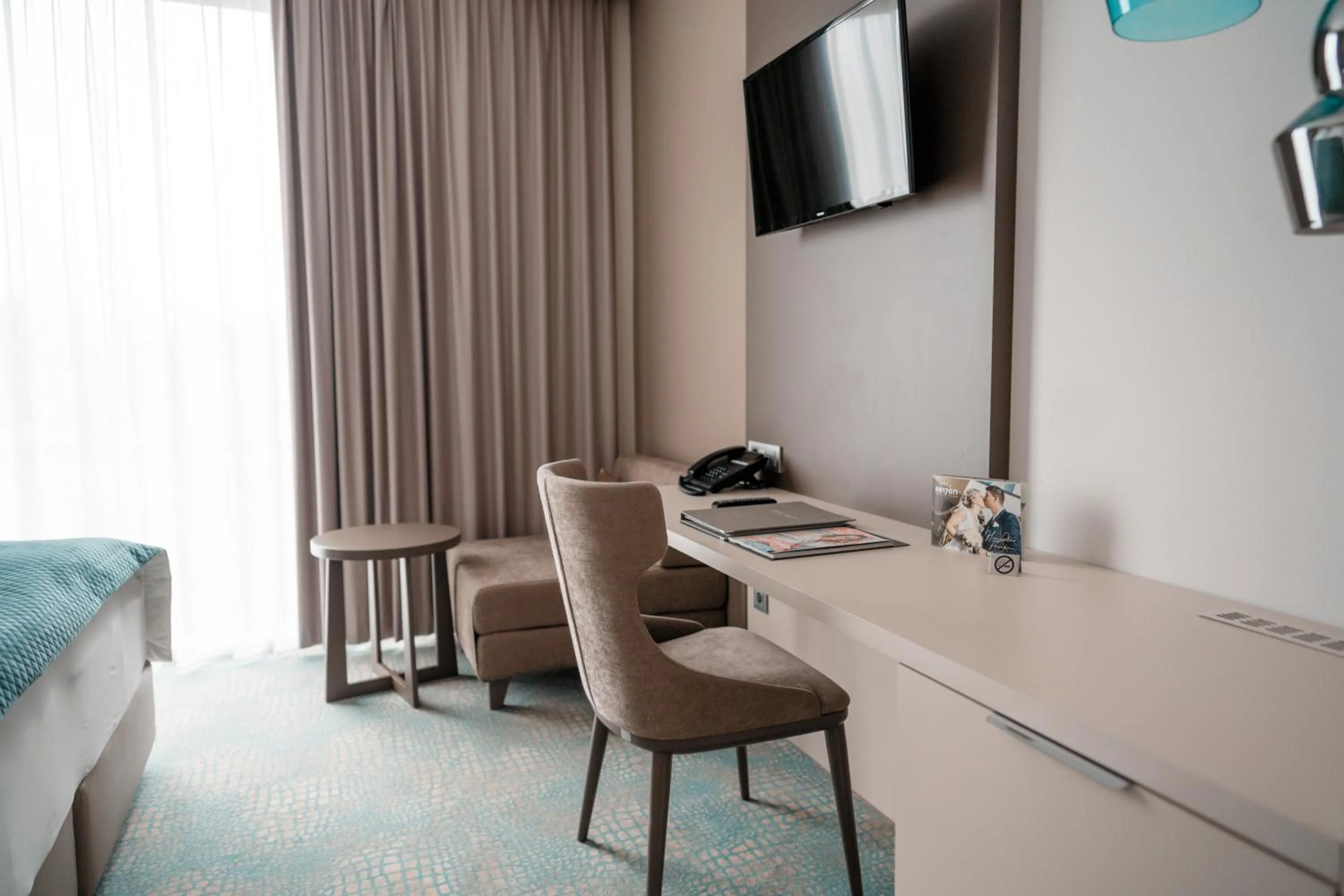 Photo of the whole room in Hotel Seven