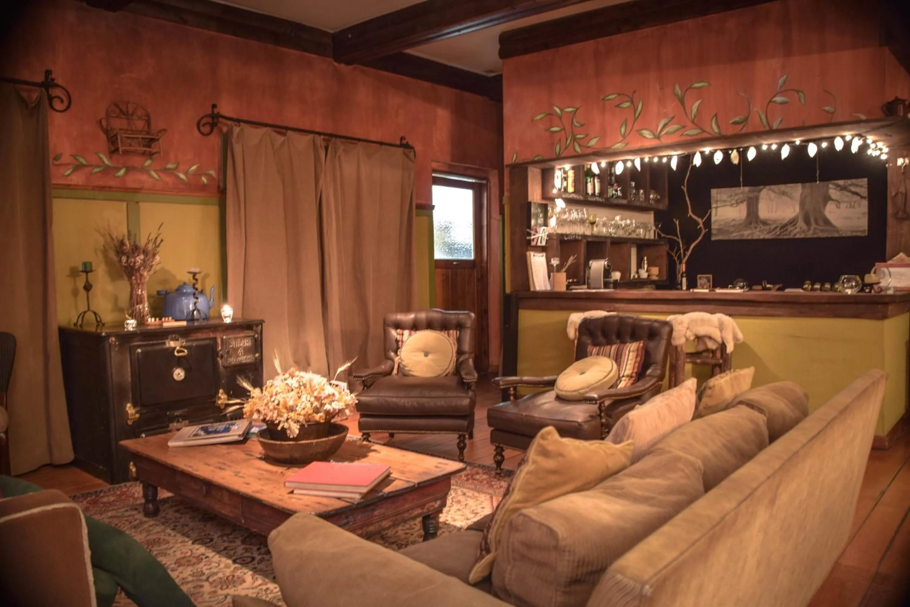 Lounge or bar in Los Juncos Patagonian Lake House