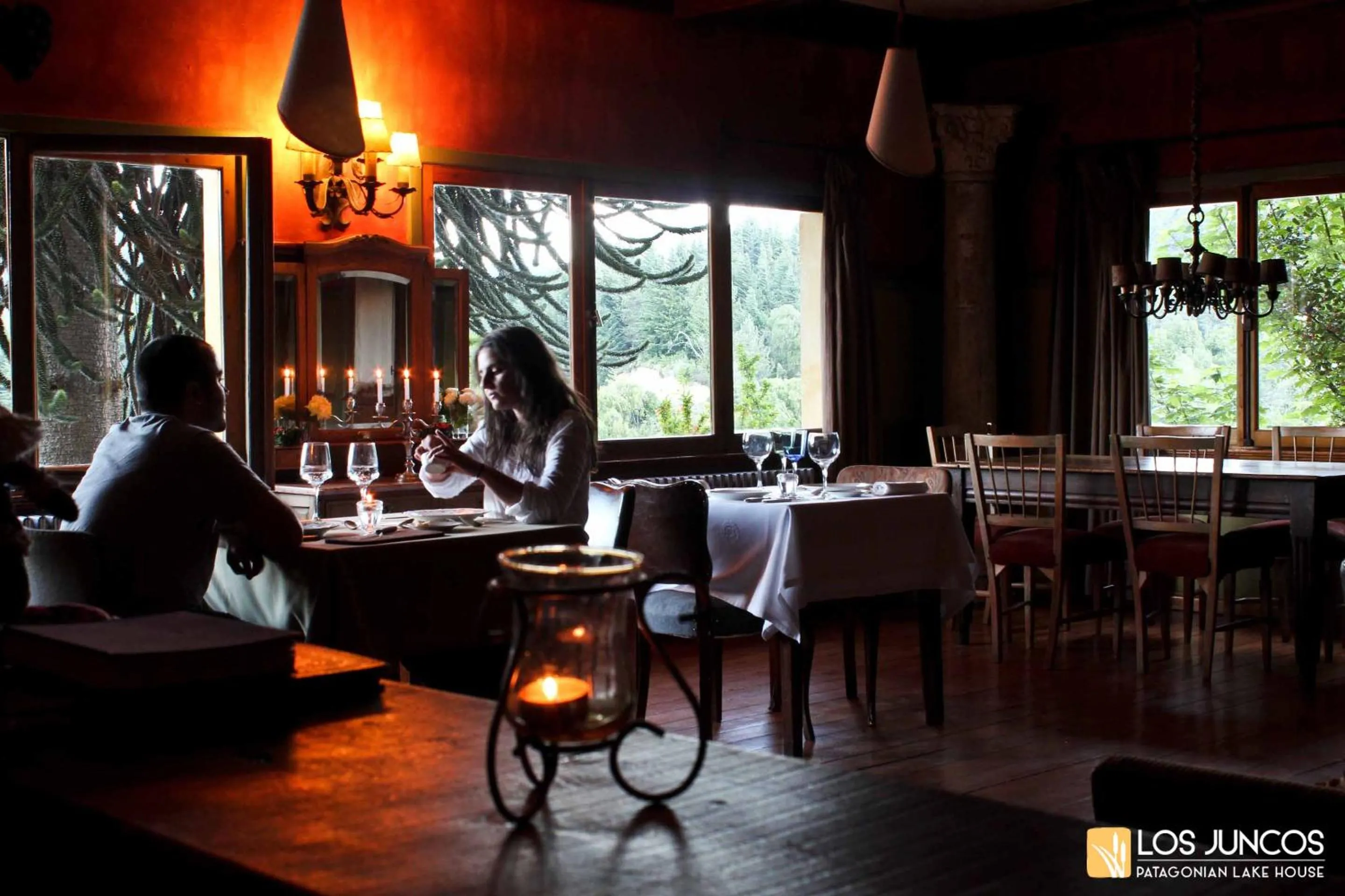 Guests in Los Juncos Patagonian Lake House