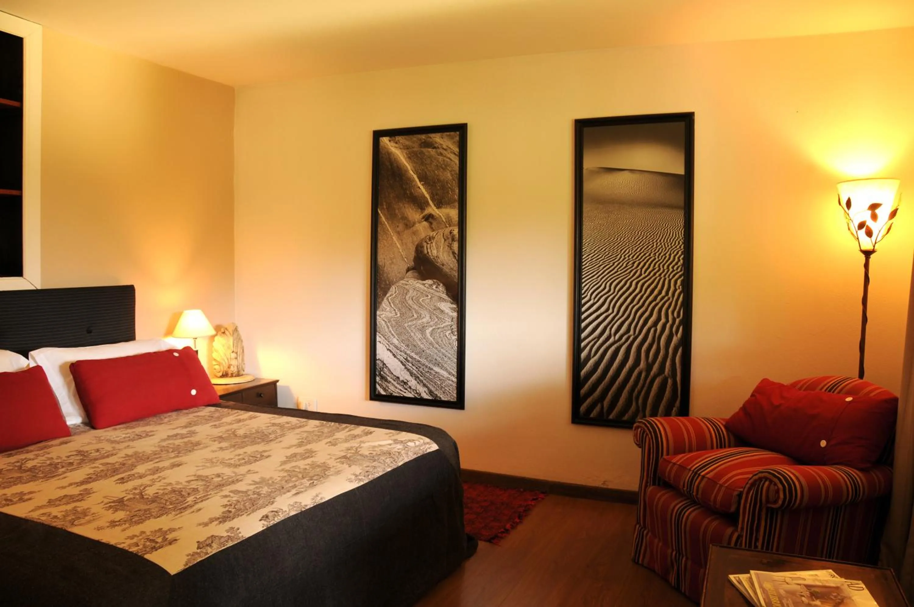 Bedroom, Bed in Los Juncos Patagonian Lake House