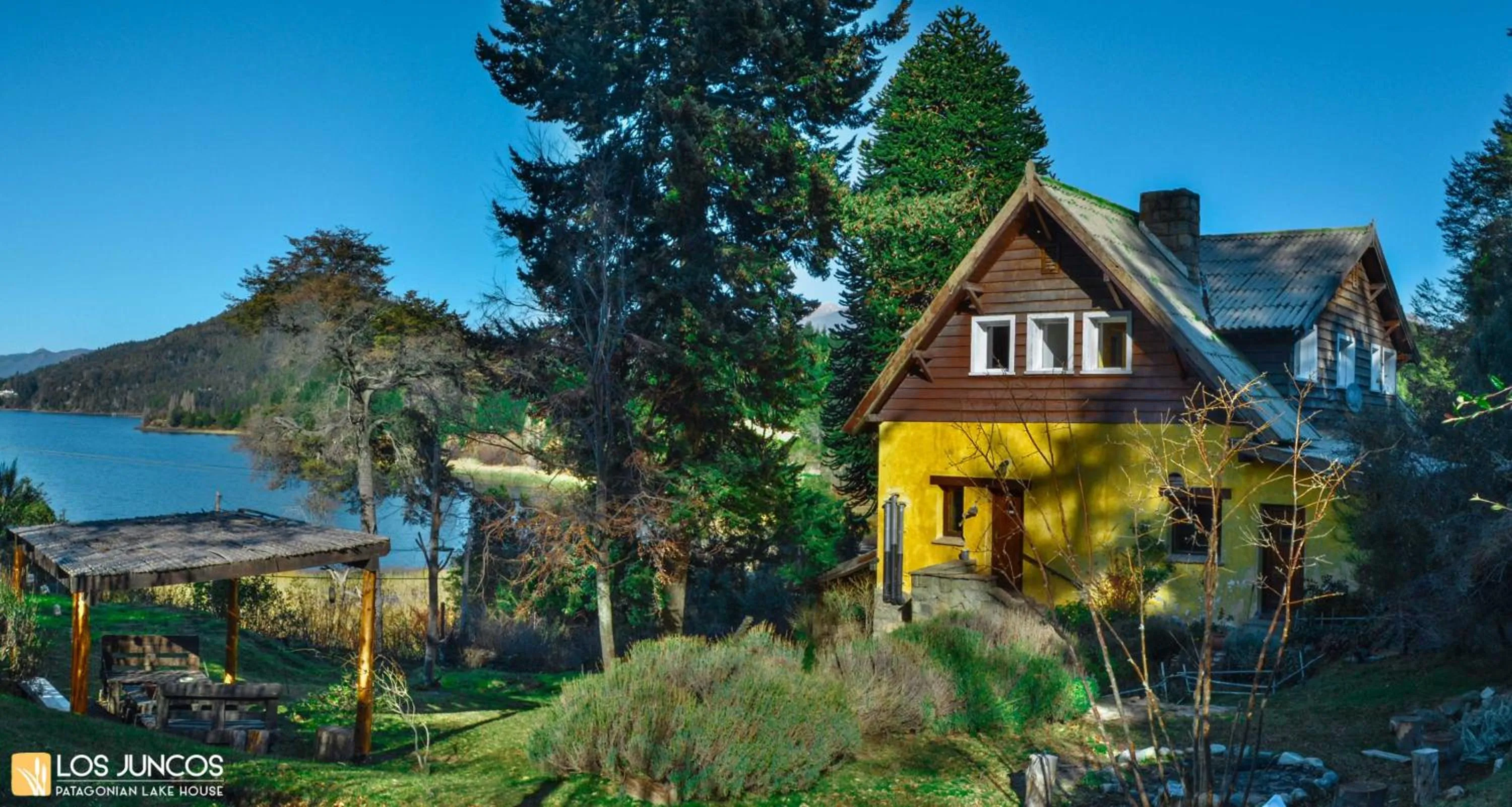 Day in Los Juncos Patagonian Lake House