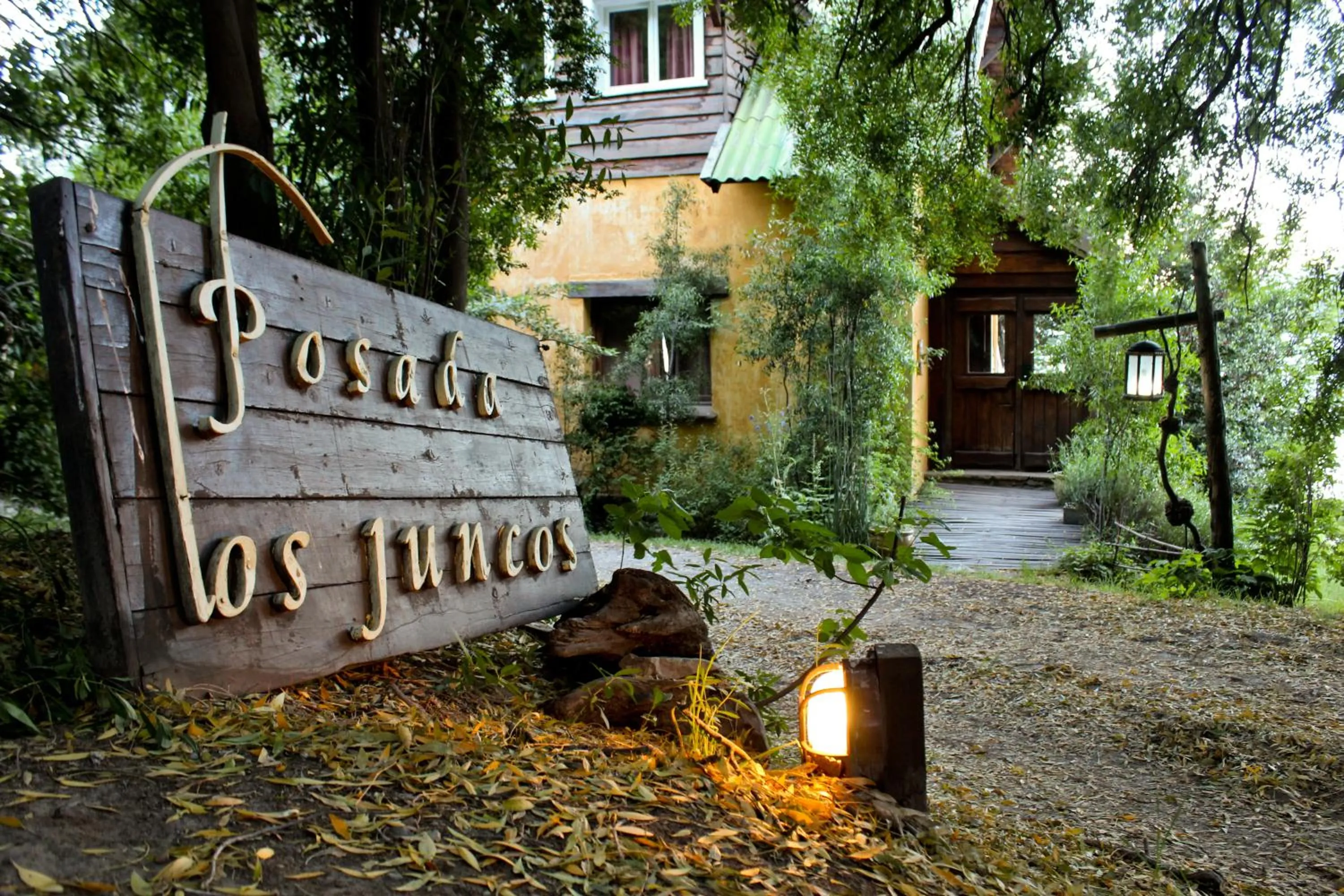 Lobby or reception in Los Juncos Patagonian Lake House