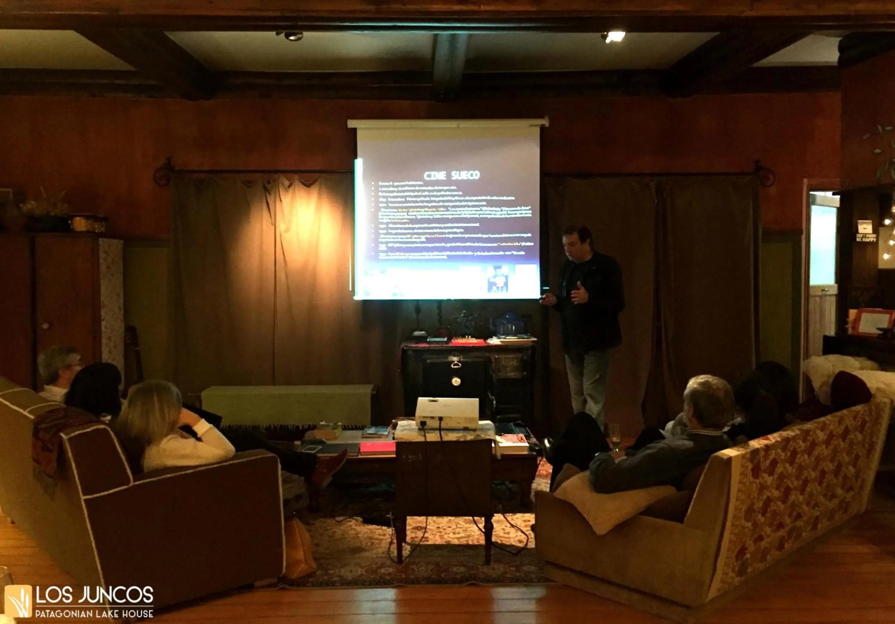 Business facilities in Los Juncos Patagonian Lake House