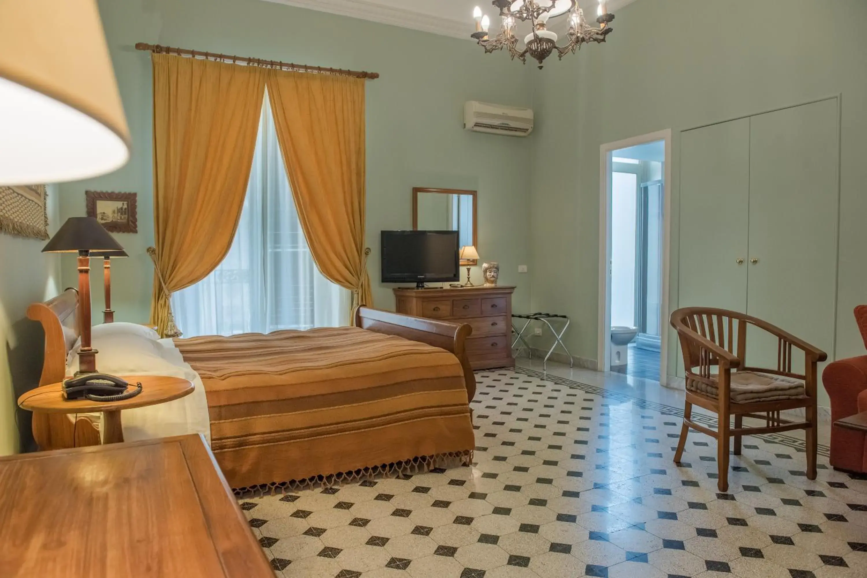 Triple Room with Balcony in palazzo pantaleo Triple Room with Balcony in palazzo pantaleo