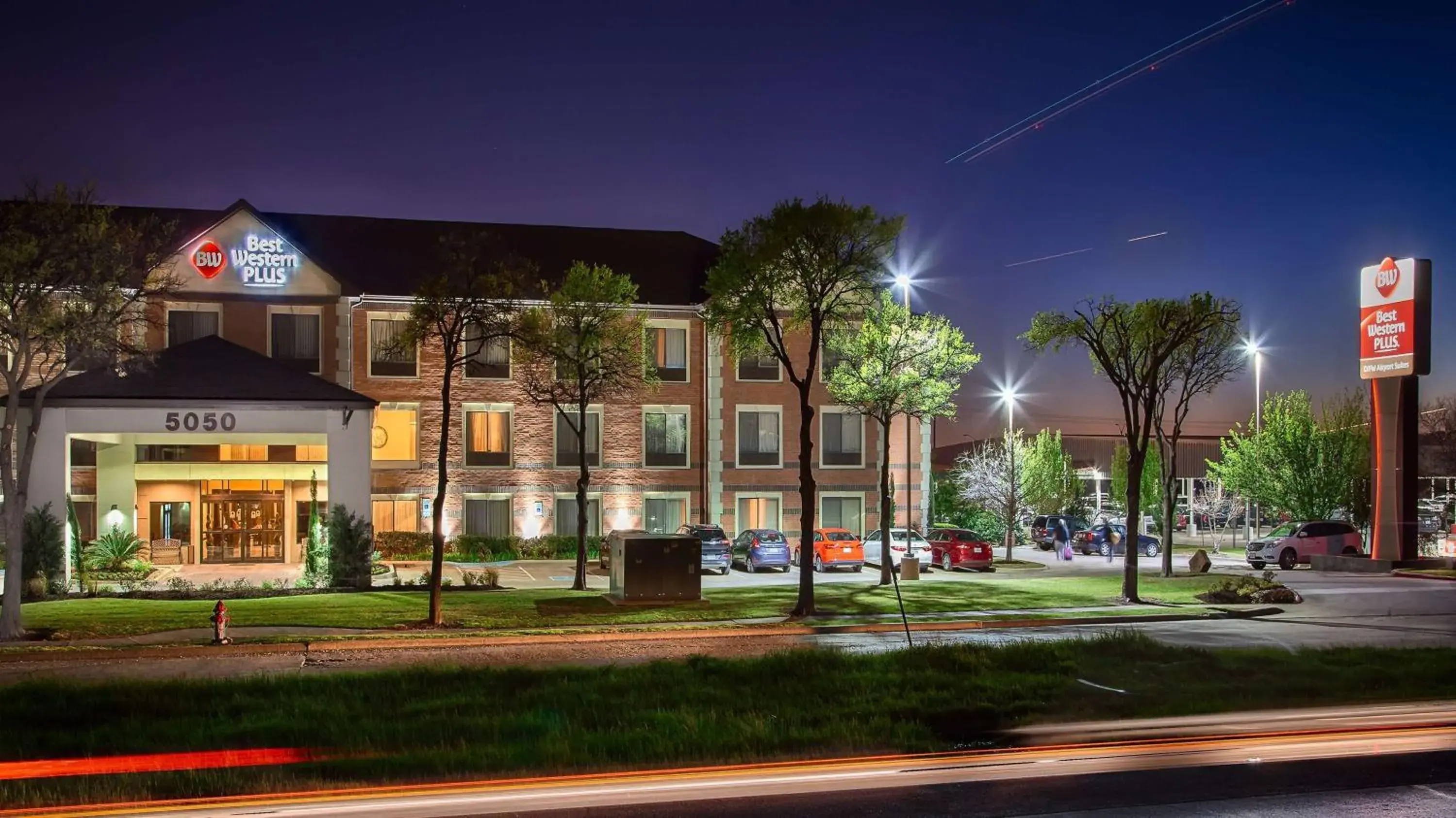 Property building in Best Western Plus DFW Airport Suites Property building in Best Western Plus DFW Airport Suites