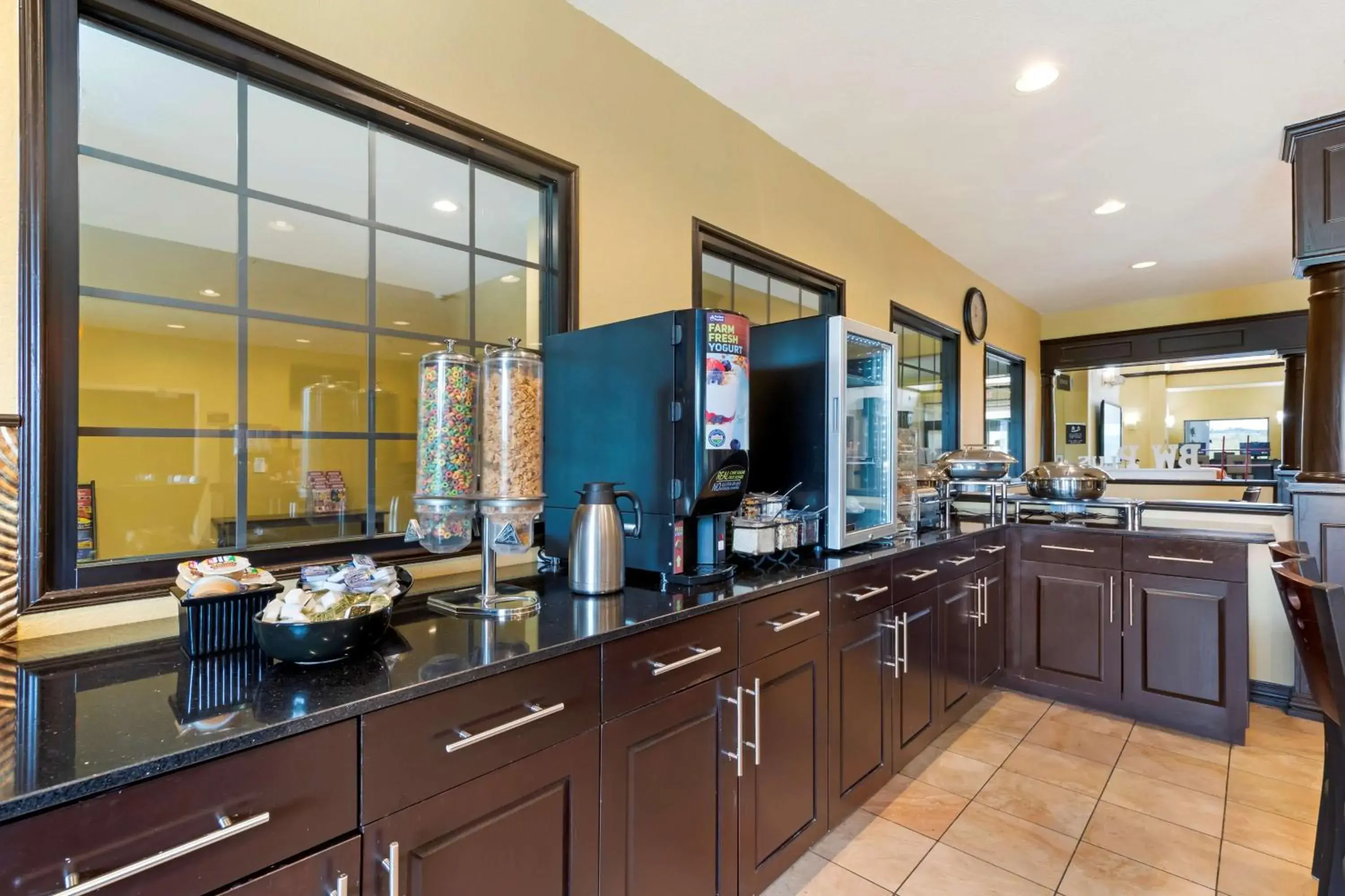 Breakfast in Best Western Plus DFW Airport Suites Breakfast in Best Western Plus DFW Airport Suites