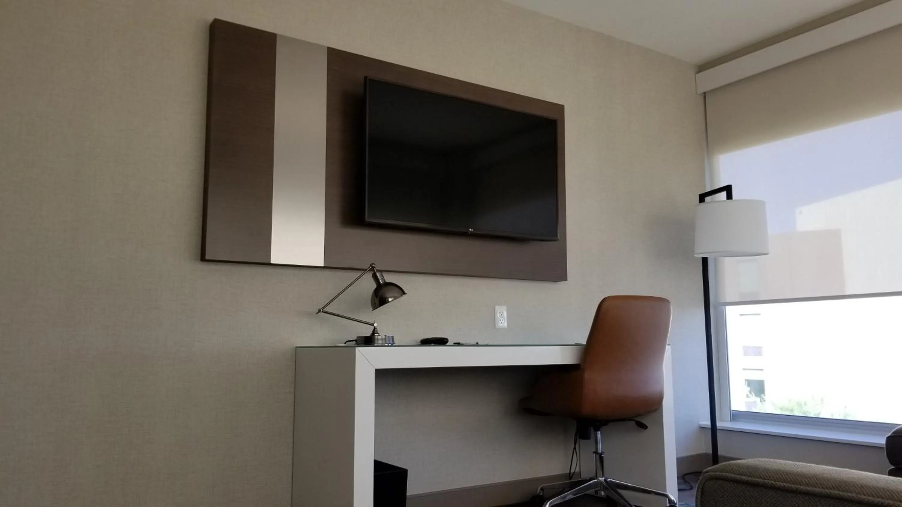 TV and multimedia in Cambria Hotel Omaha Downtown