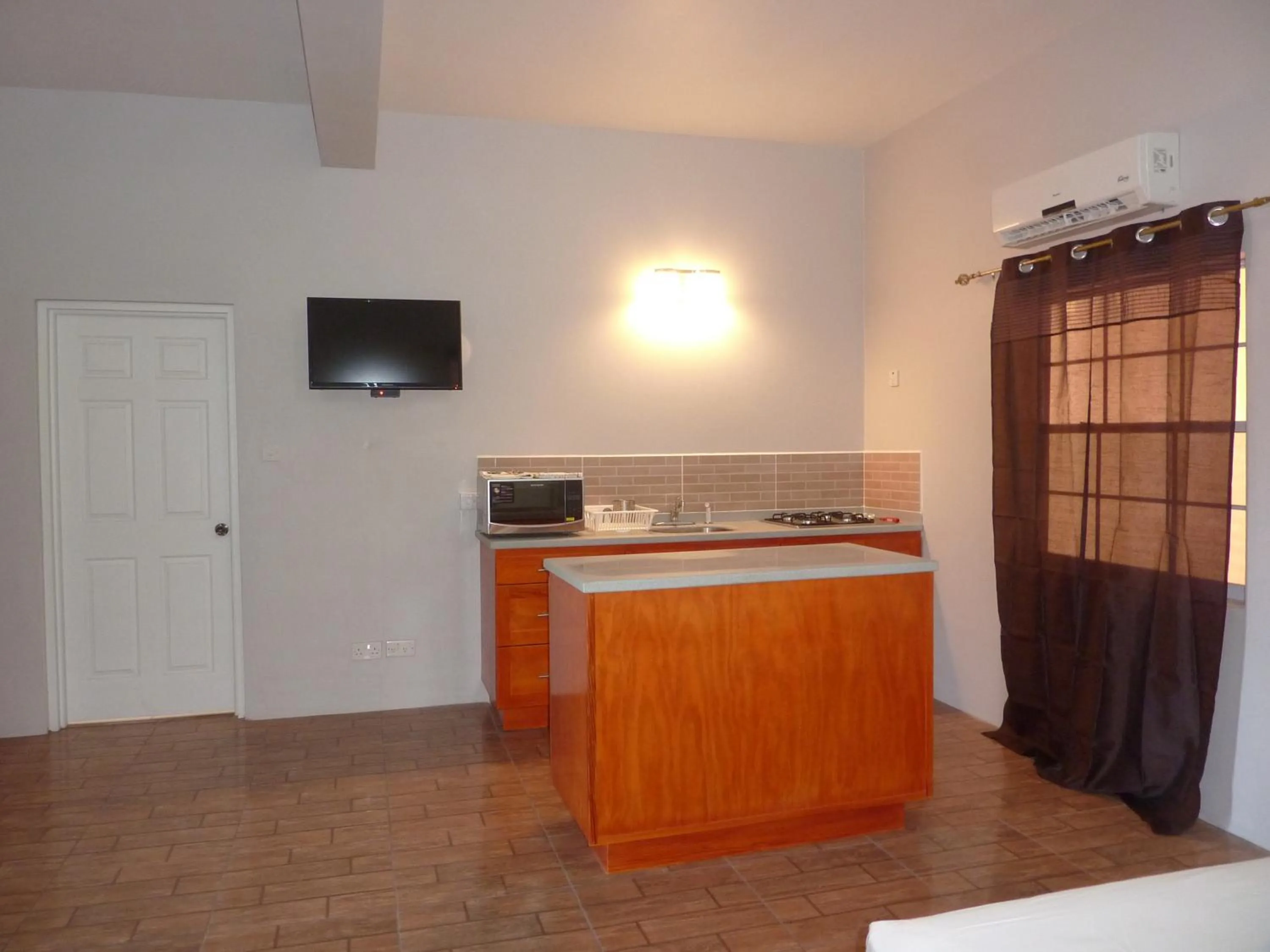 Kitchen or kitchenette in La Heliconia & Day Spa