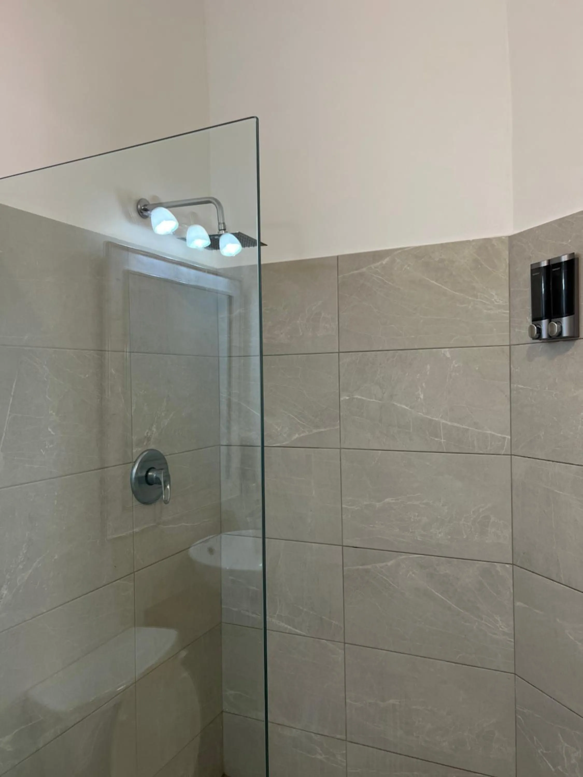 Shower in La Heliconia & Day Spa