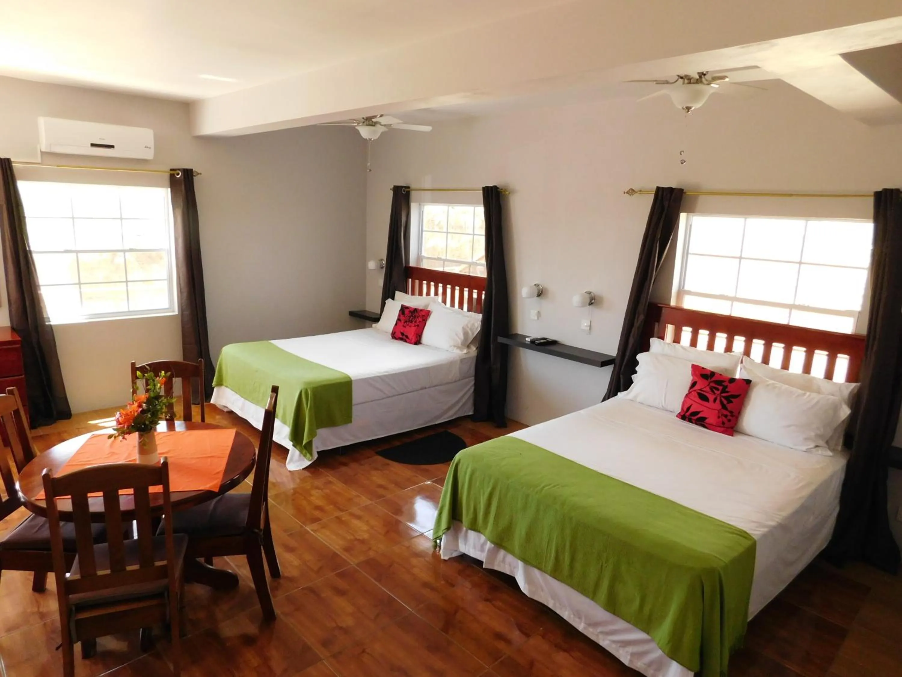 Bedroom, Bed in La Heliconia & Day Spa