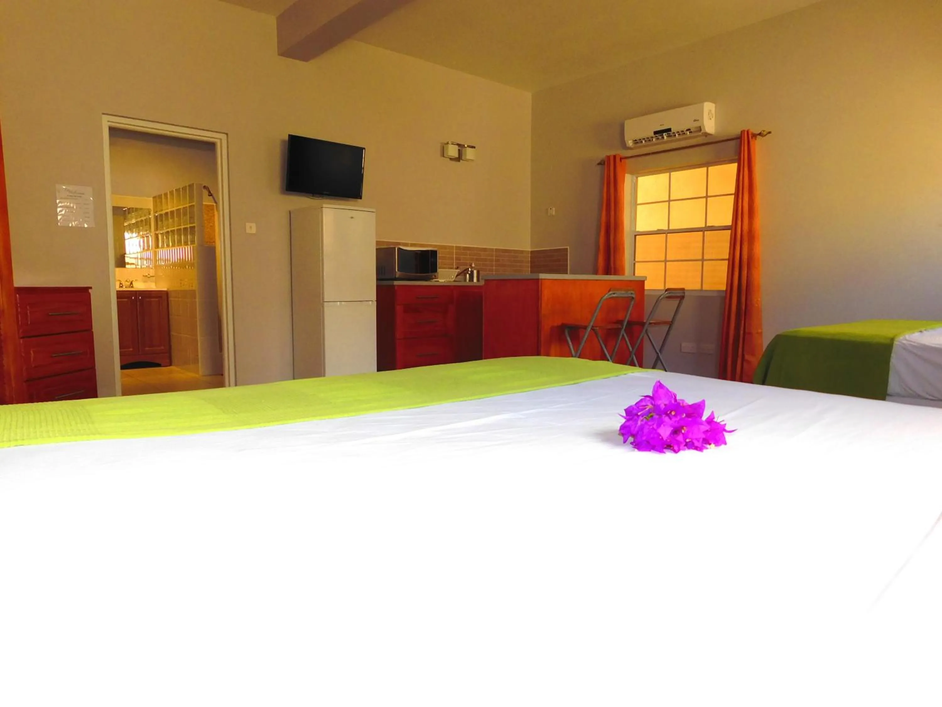 Bedroom, Bed in La Heliconia & Day Spa