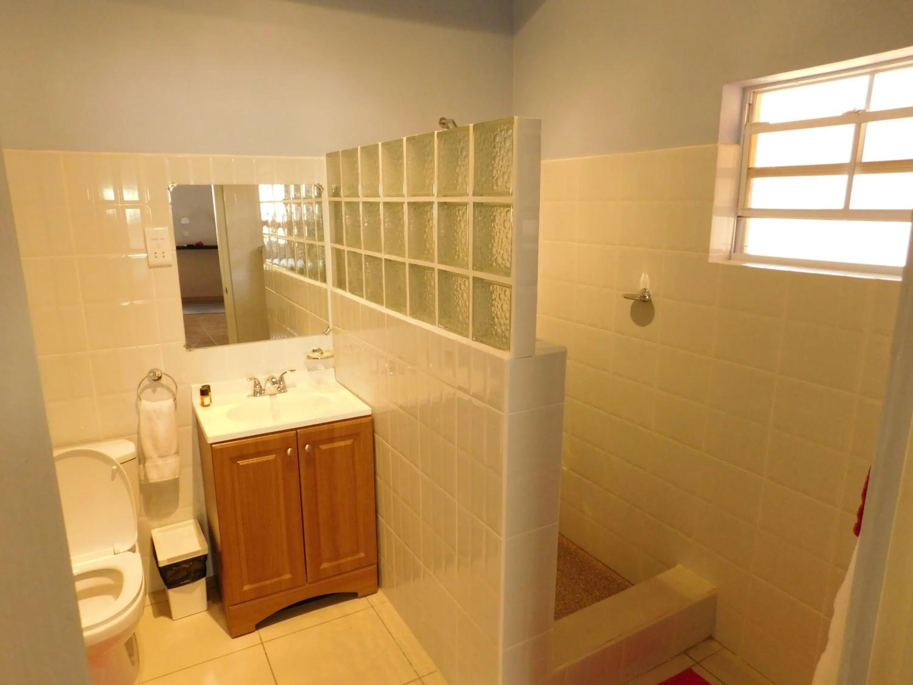 Bathroom in La Heliconia & Day Spa