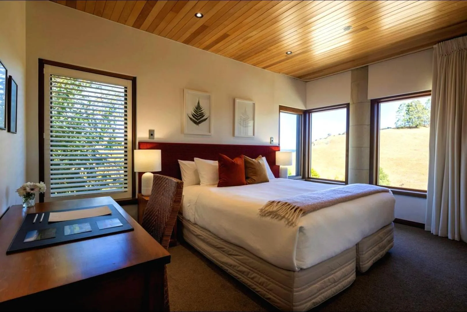 Bed in Cabot Lodge - Fiordland National Park
