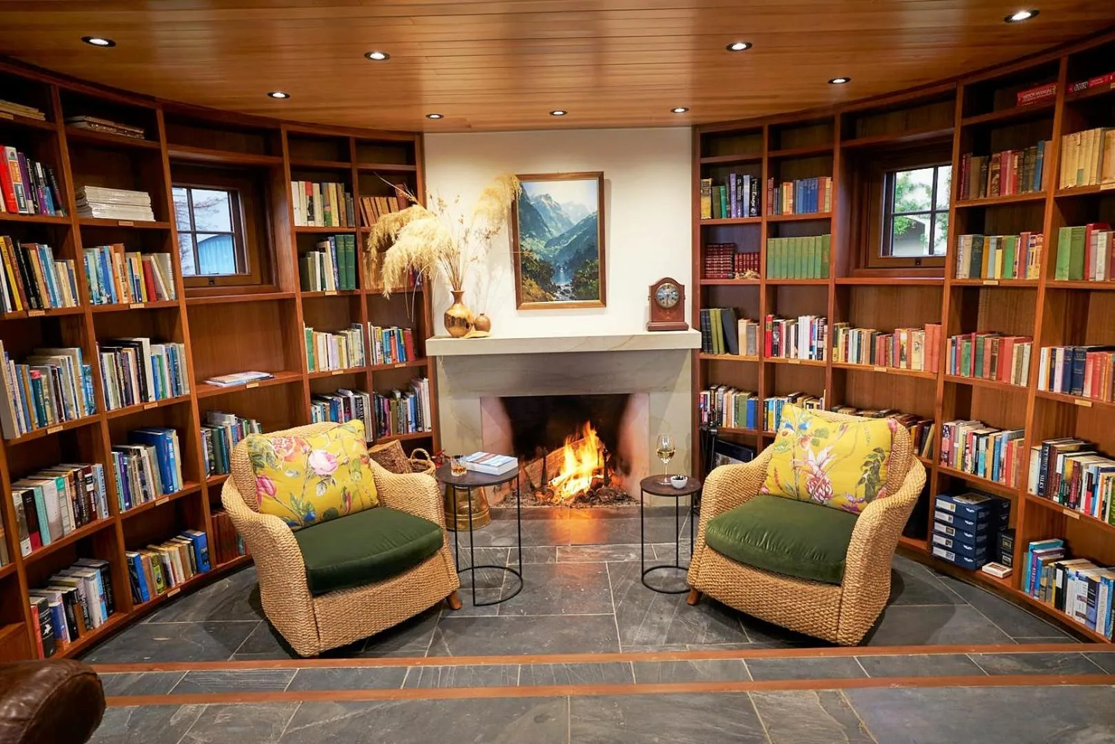 Library in Cabot Lodge - Fiordland National Park