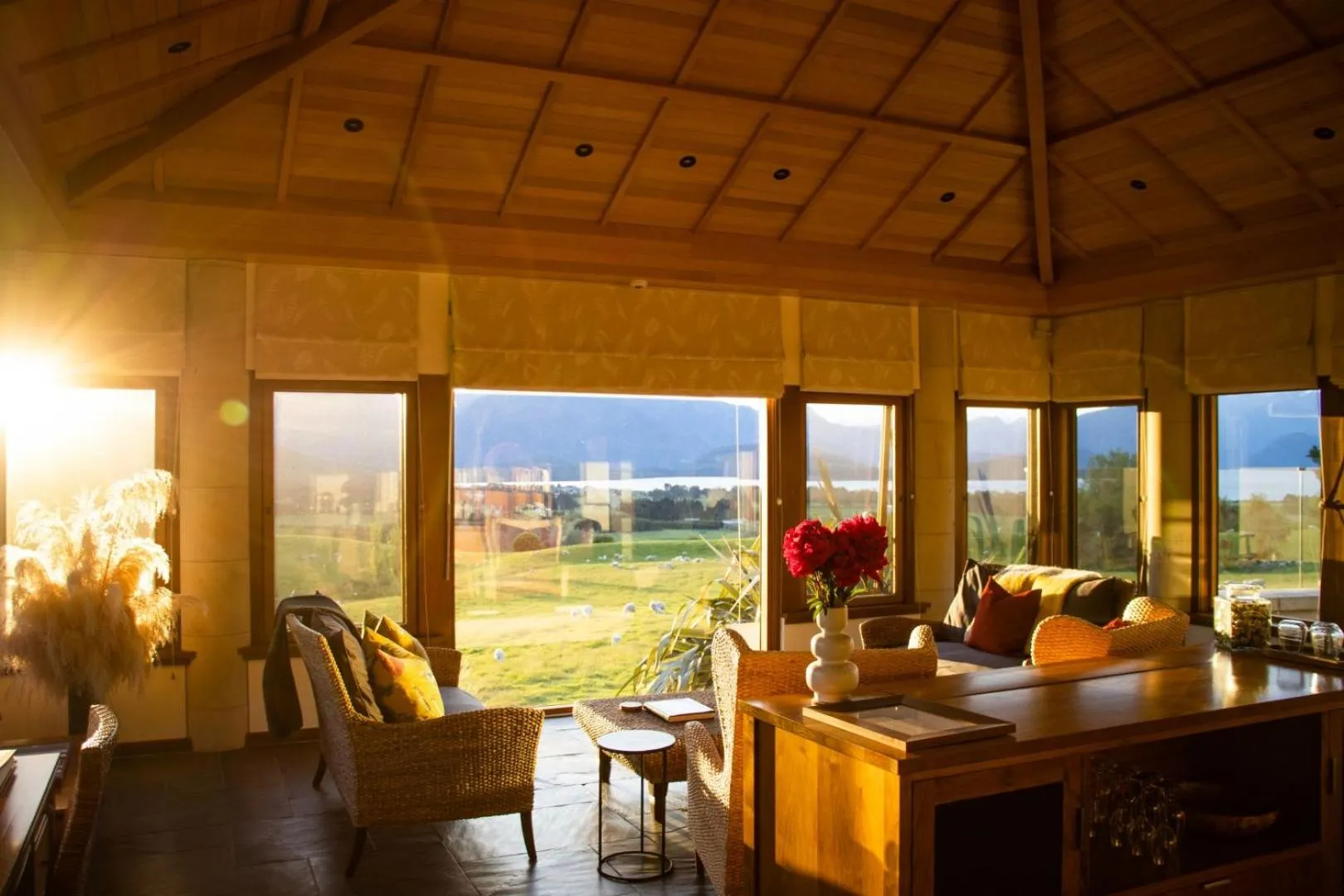 Living room in Cabot Lodge - Fiordland National Park