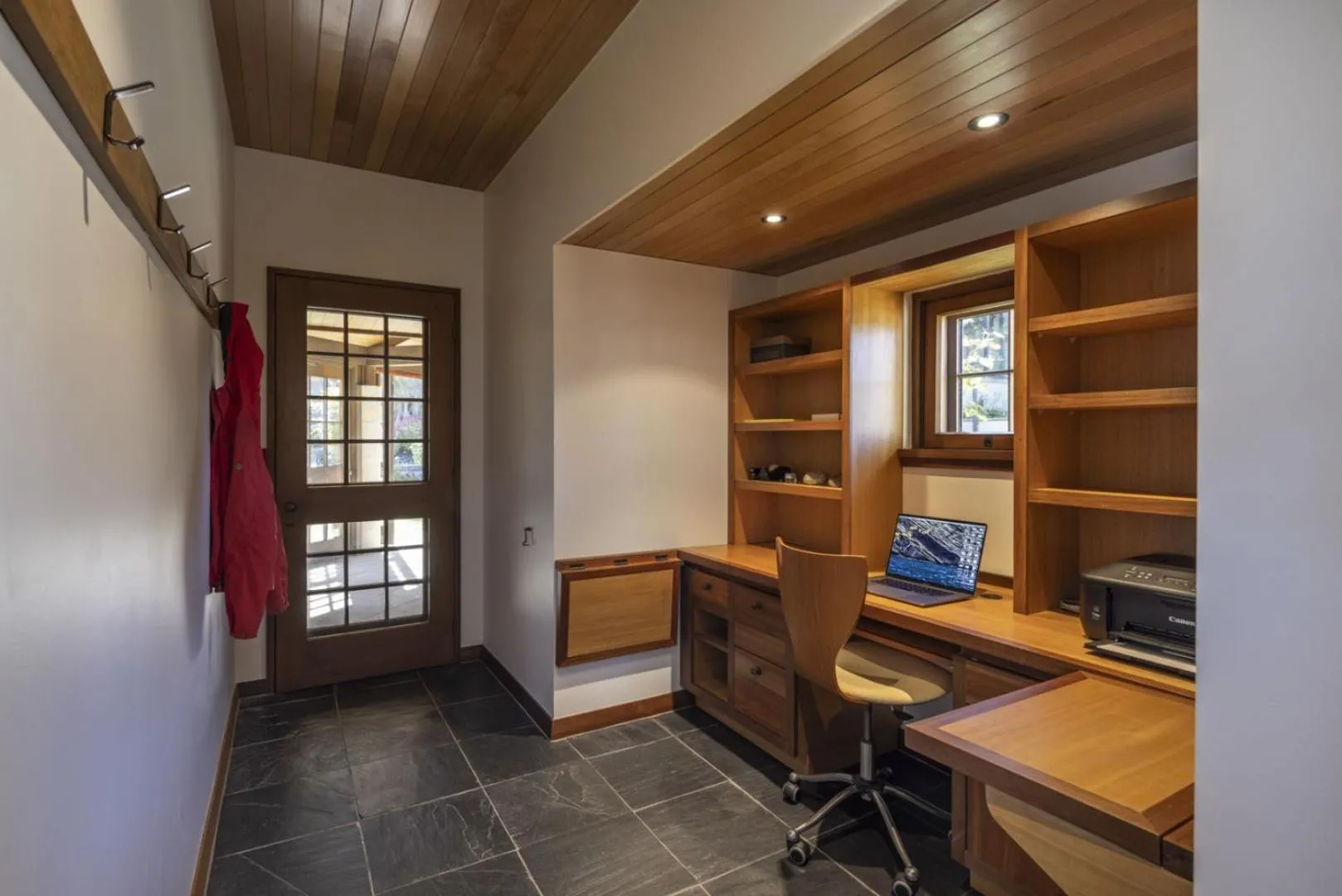Business facilities in Cabot Lodge - Fiordland National Park