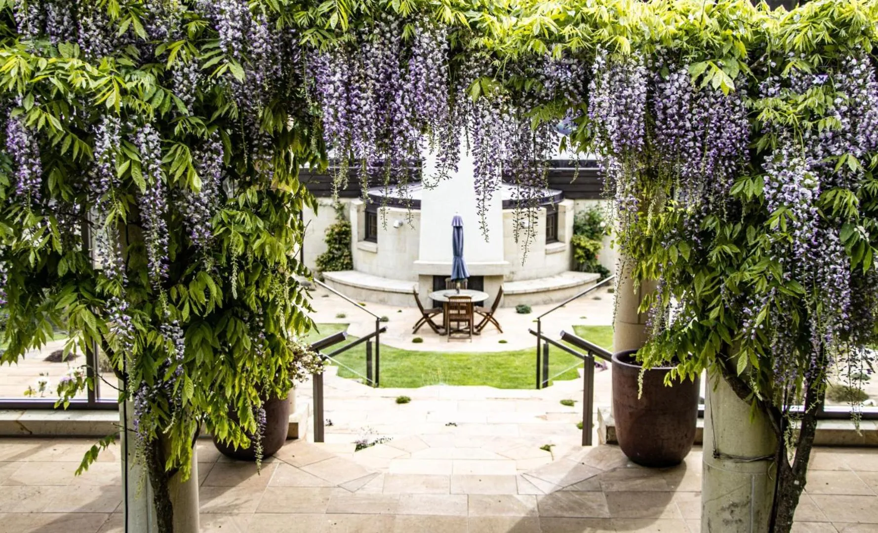 Inner courtyard view in Cabot Lodge - Fiordland National Park