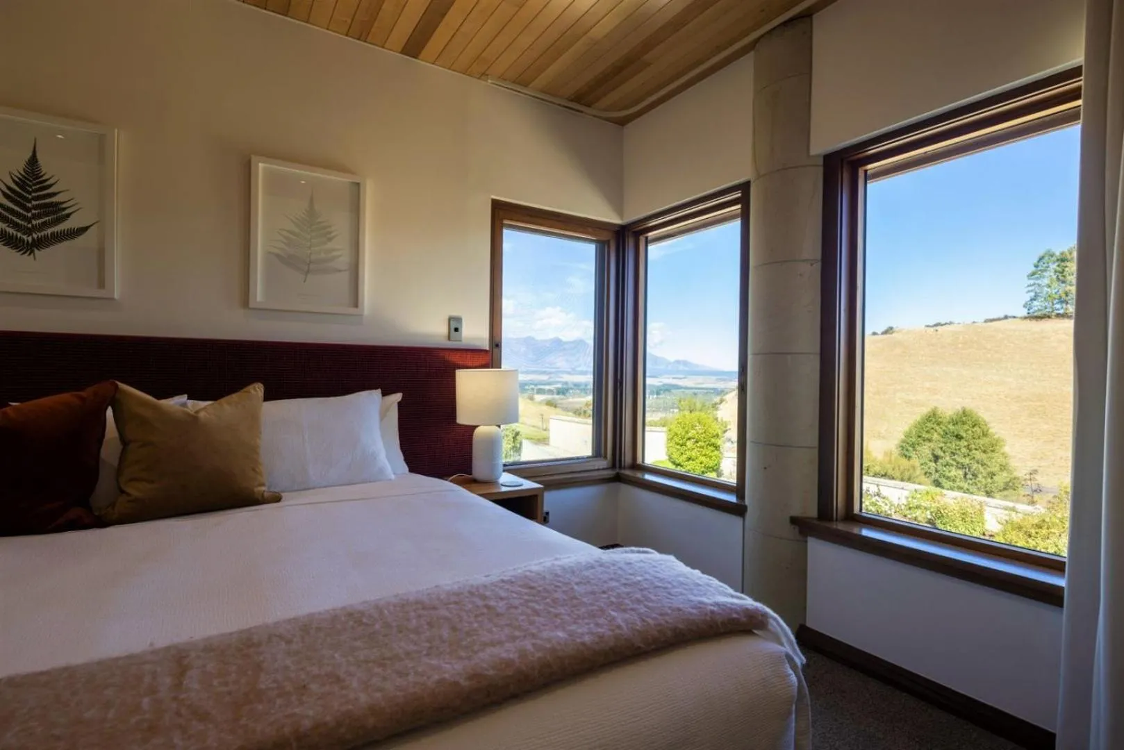 Bed in Cabot Lodge - Fiordland National Park