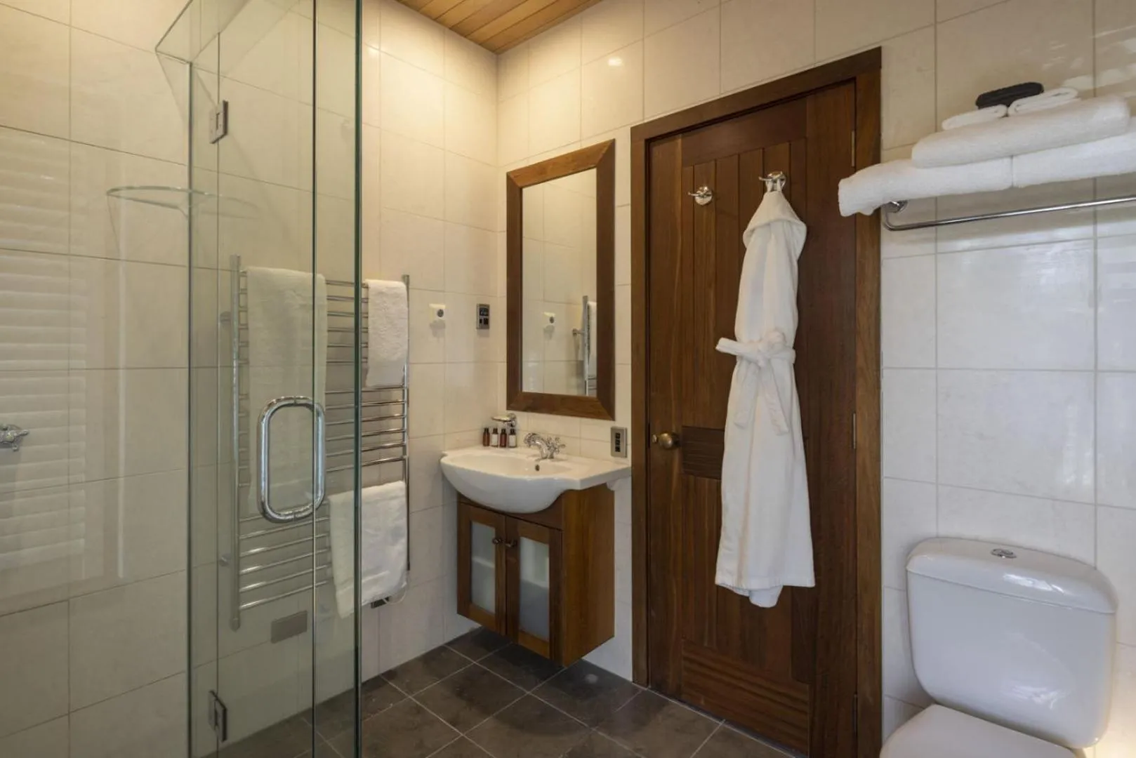 Bathroom in Cabot Lodge - Fiordland National Park