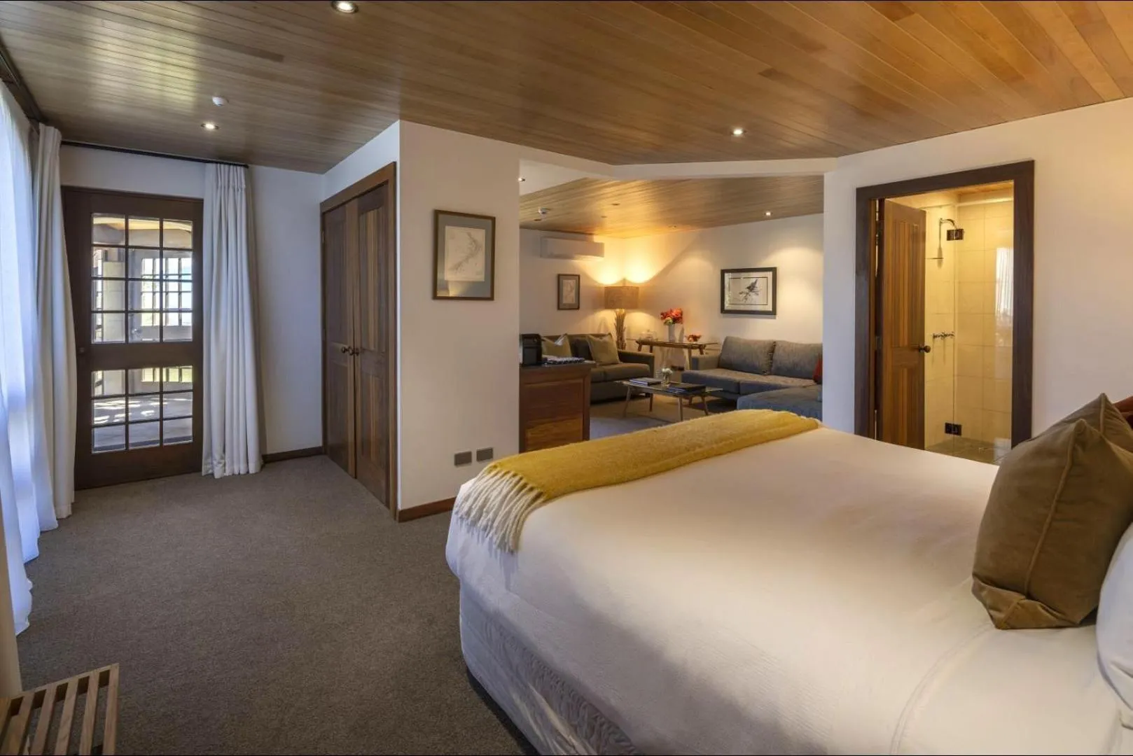 Bed in Cabot Lodge - Fiordland National Park
