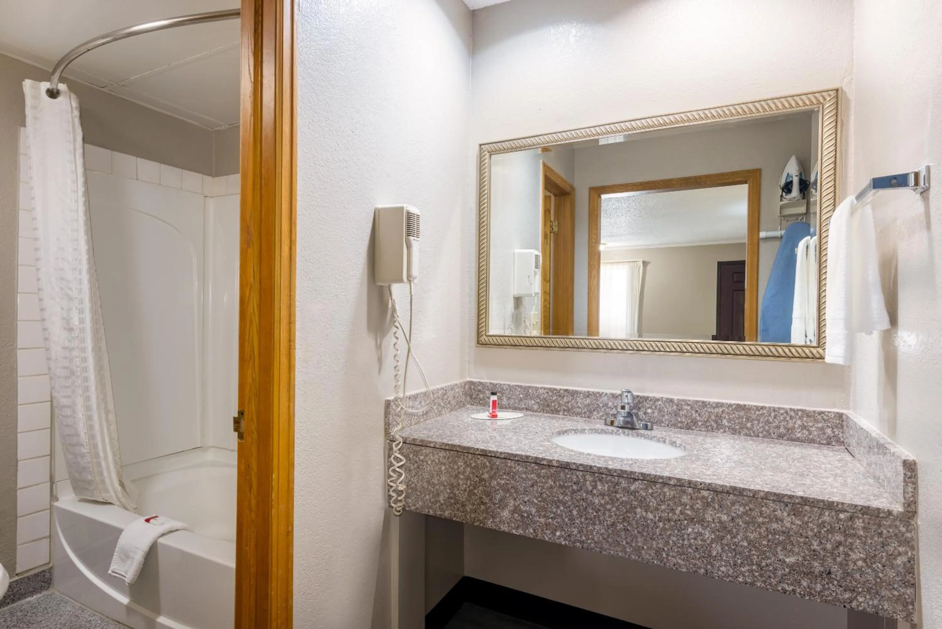 Bathroom in Super 8 by Wyndham Kansas City Airport North