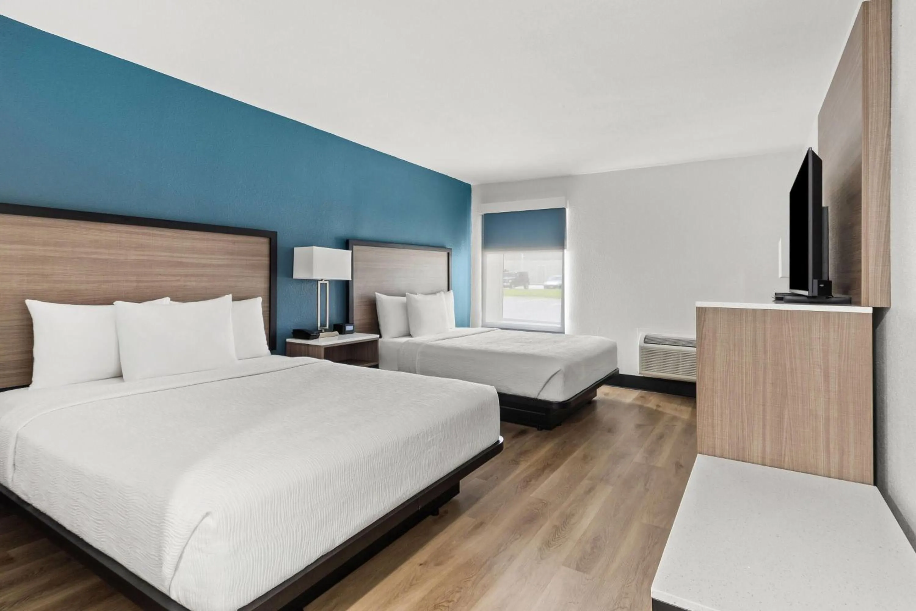 Bed in Baymont by Wyndham Batavia - Darien Lake