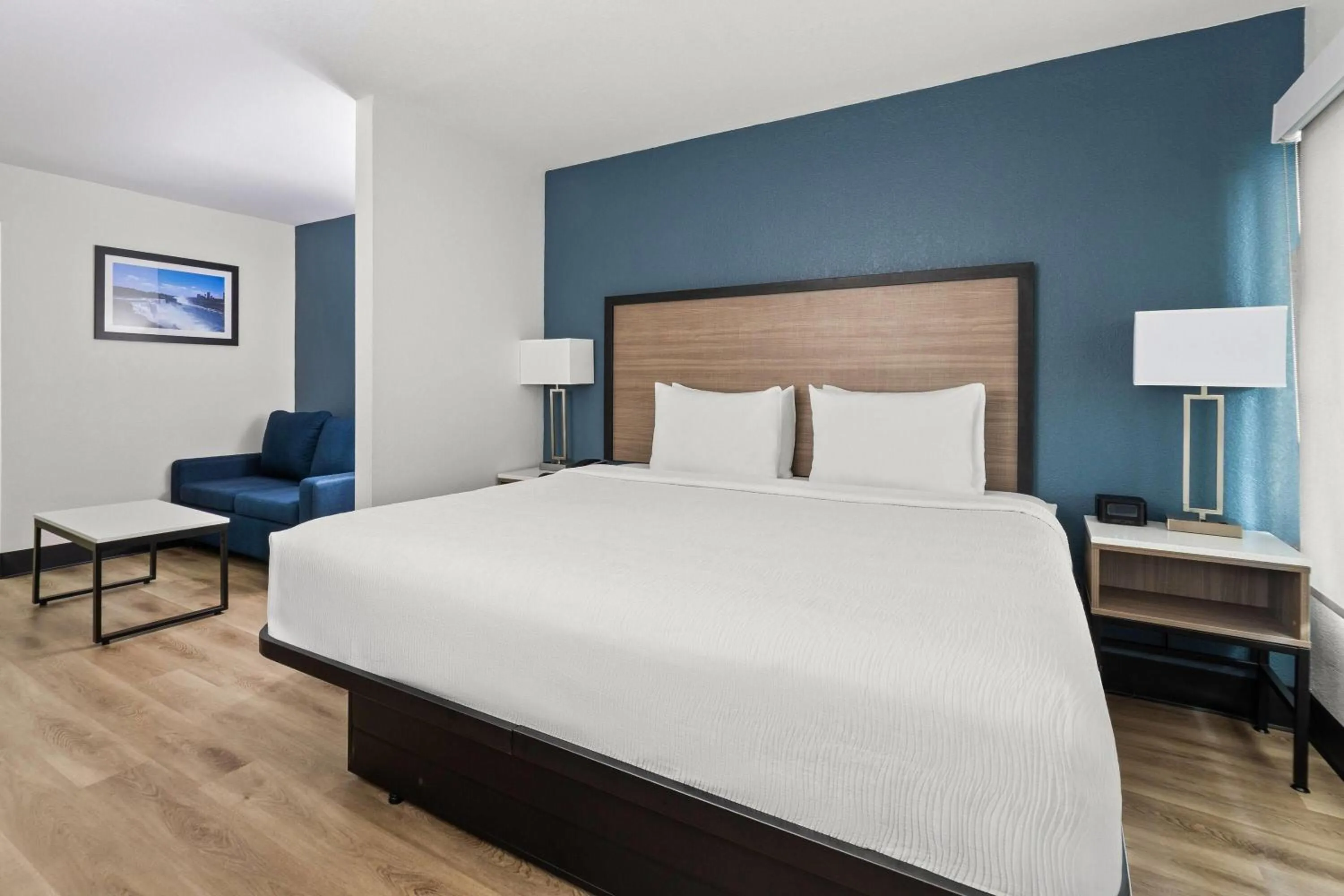 Bed in Baymont by Wyndham Batavia - Darien Lake