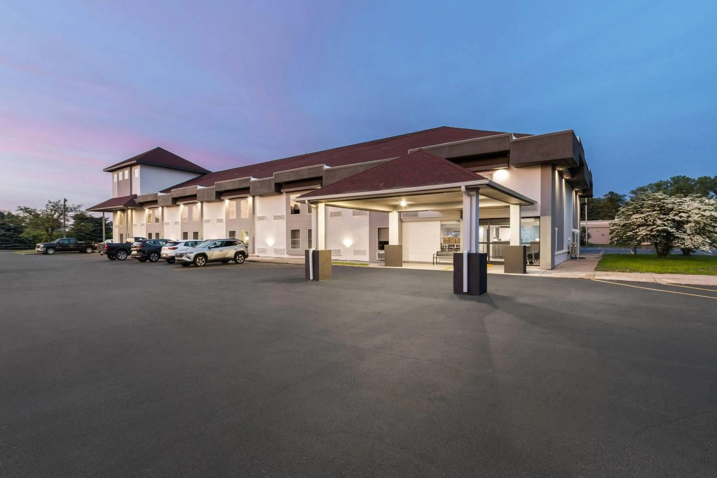 Property building in Baymont by Wyndham Batavia - Darien Lake