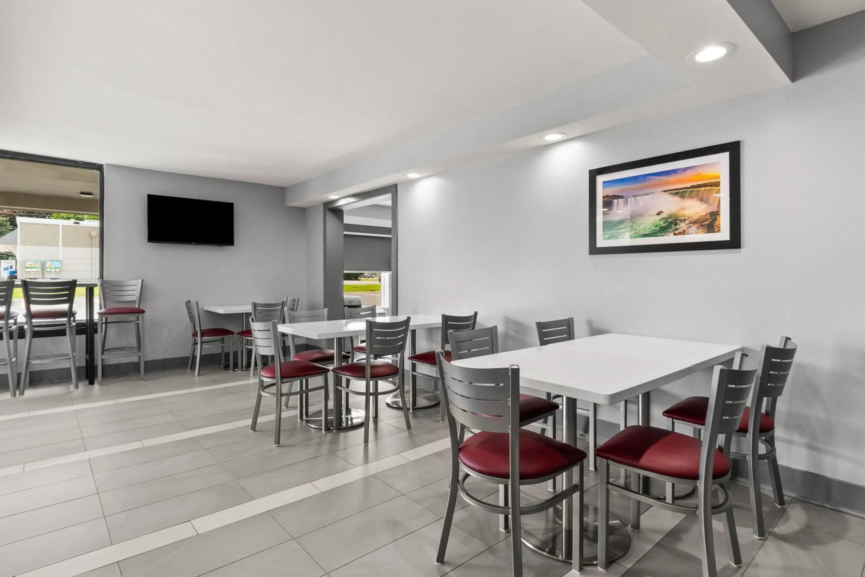 Restaurant/places to eat in Baymont by Wyndham Batavia - Darien Lake