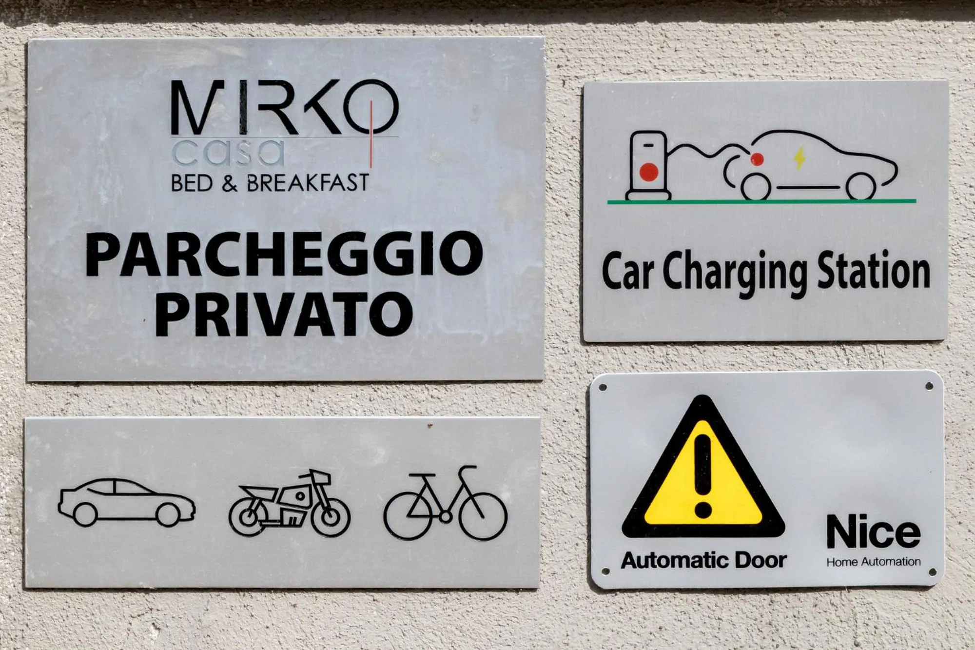 Casa Mirko - B & B con stazione ricarica auto elettriche parcheggio privato auto moto biciclette